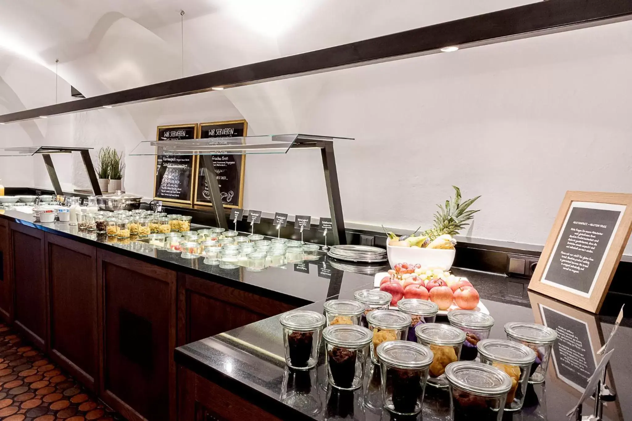 Buffet breakfast, Restaurant/Places to Eat in Hotel Mondschein