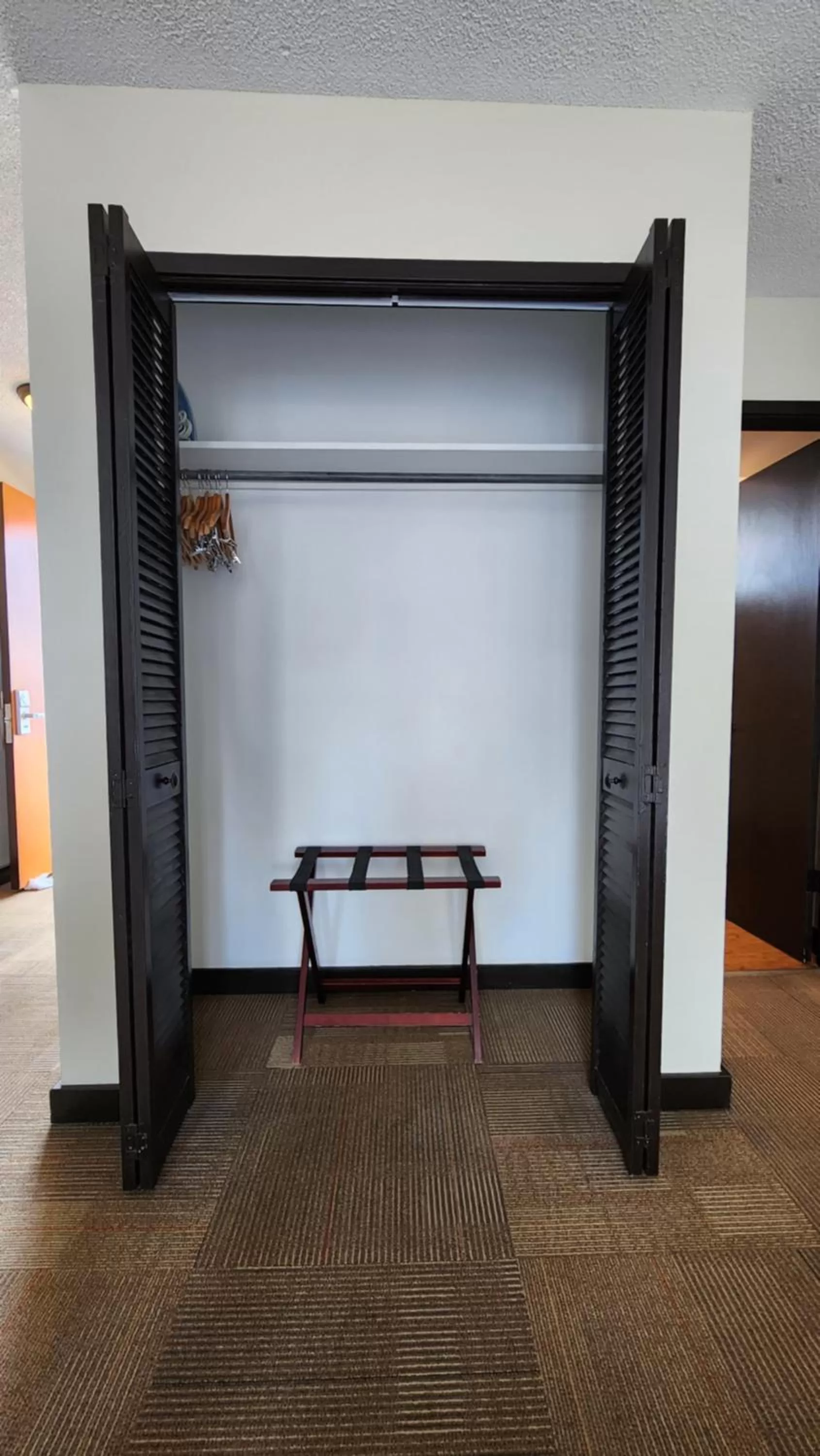 wardrobe in Stay Hotel Waikiki