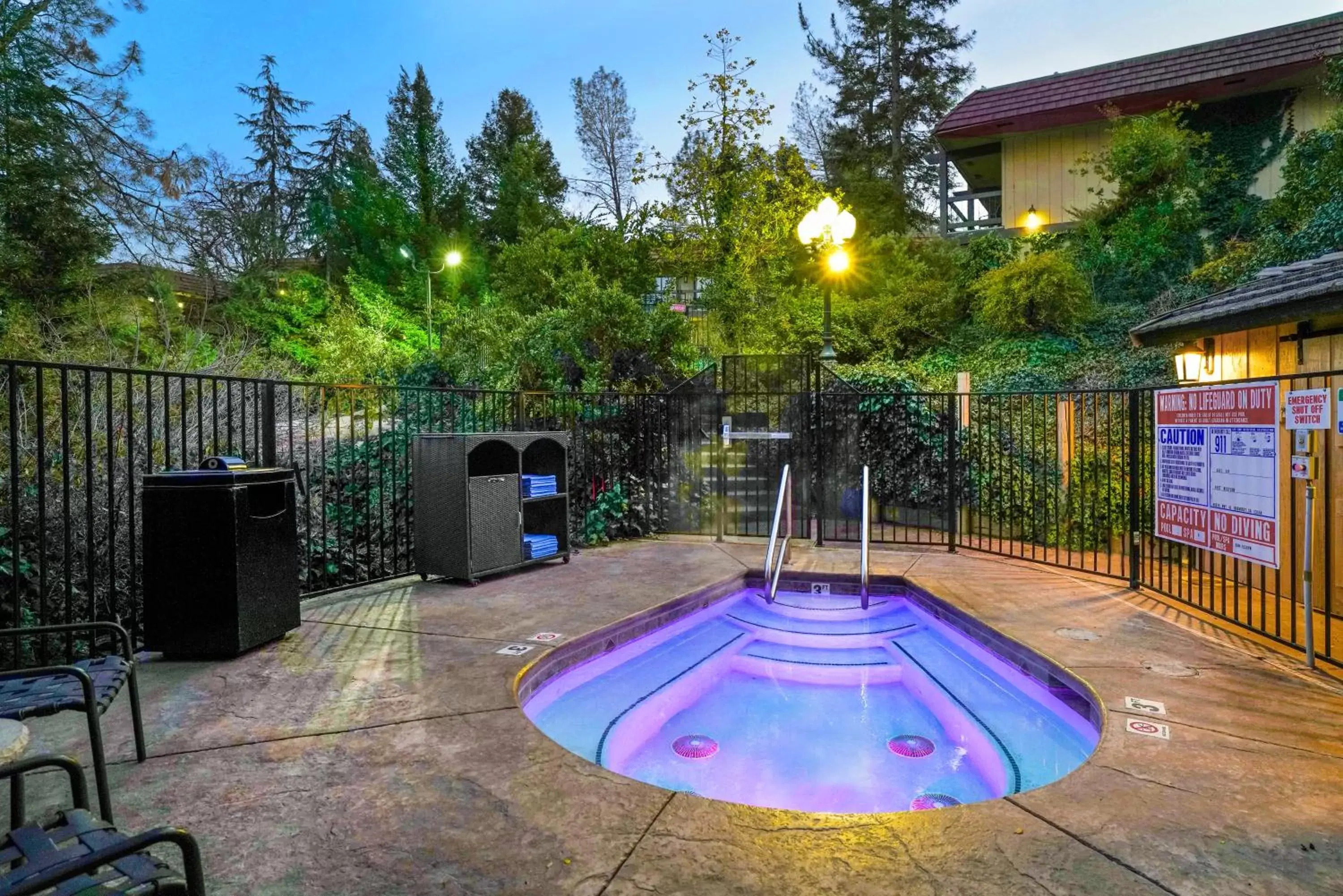 Swimming Pool in Best Western Plus Yosemite Gateway Inn