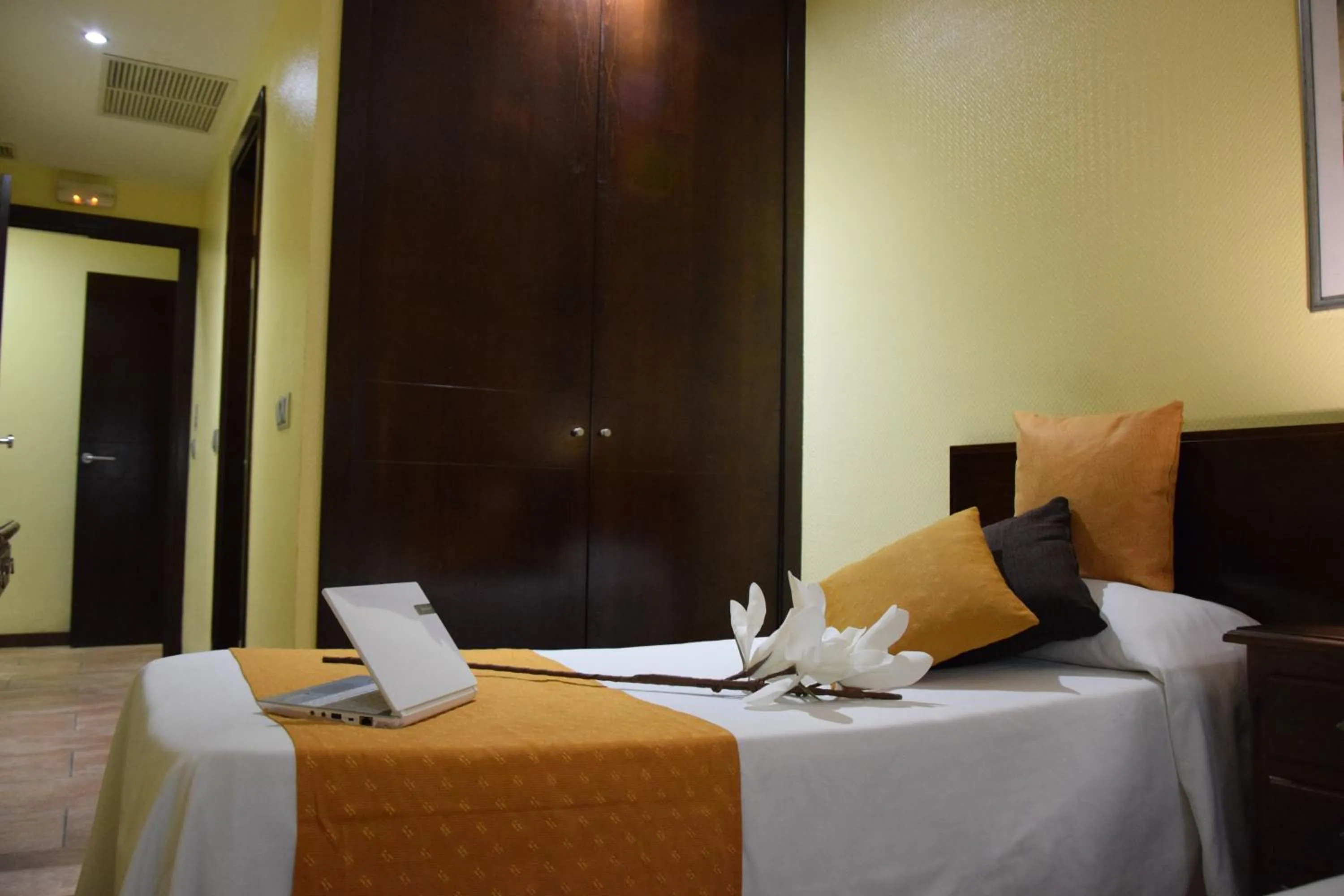 Bed in Hotel Complutense