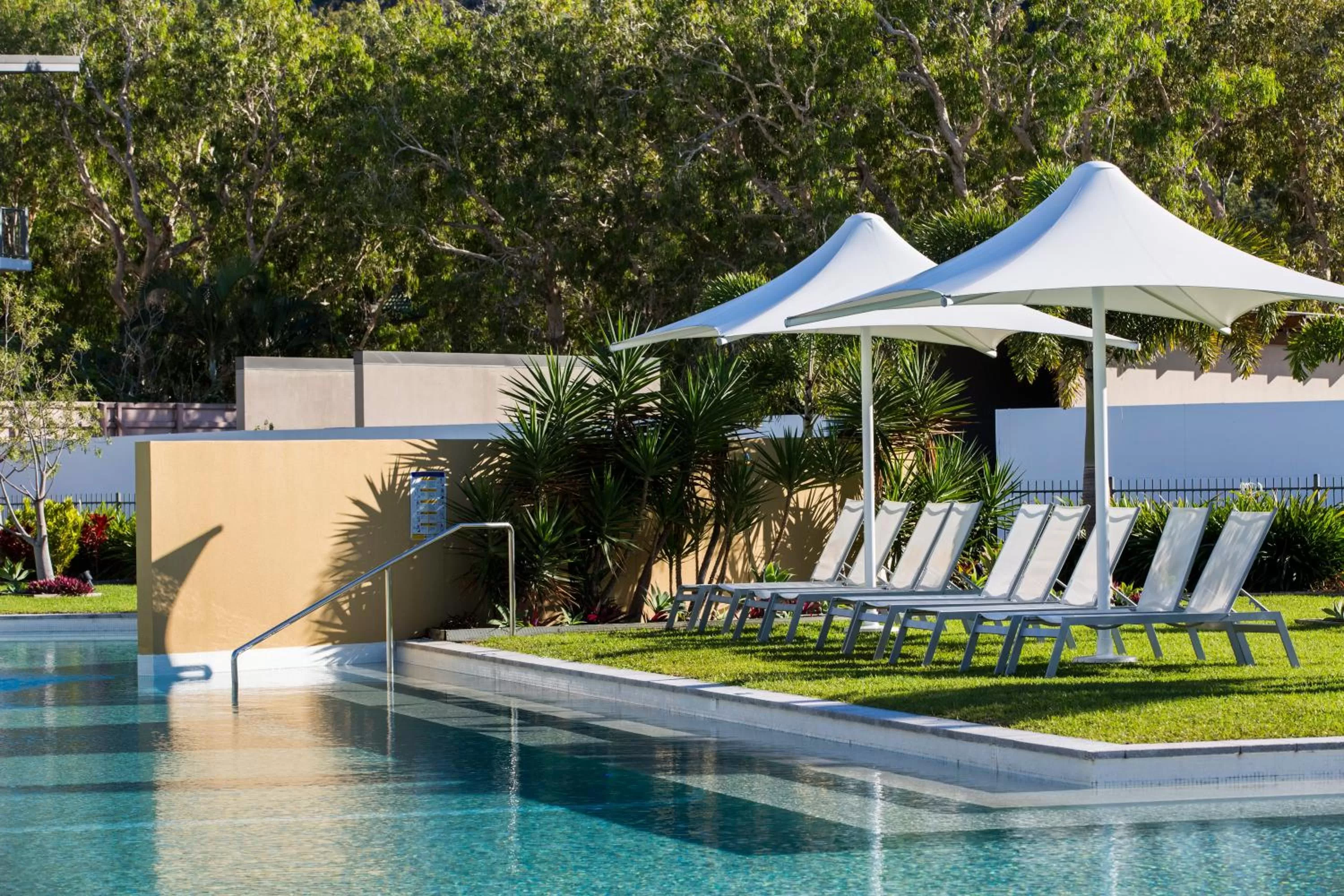 Swimming pool in Peppers Blue on Blue