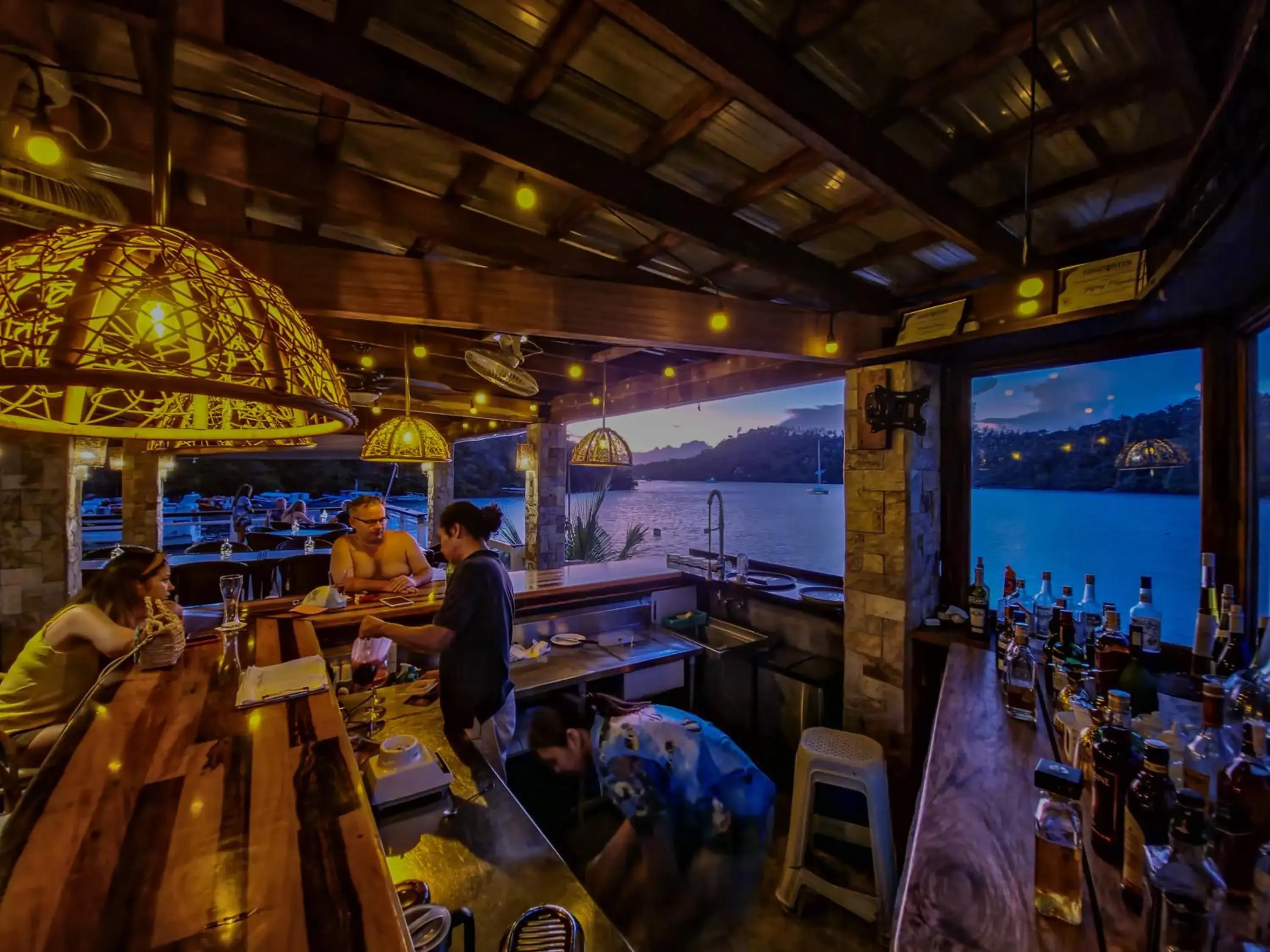 Restaurant/places to eat in Edgewater Dive & Spa Resort