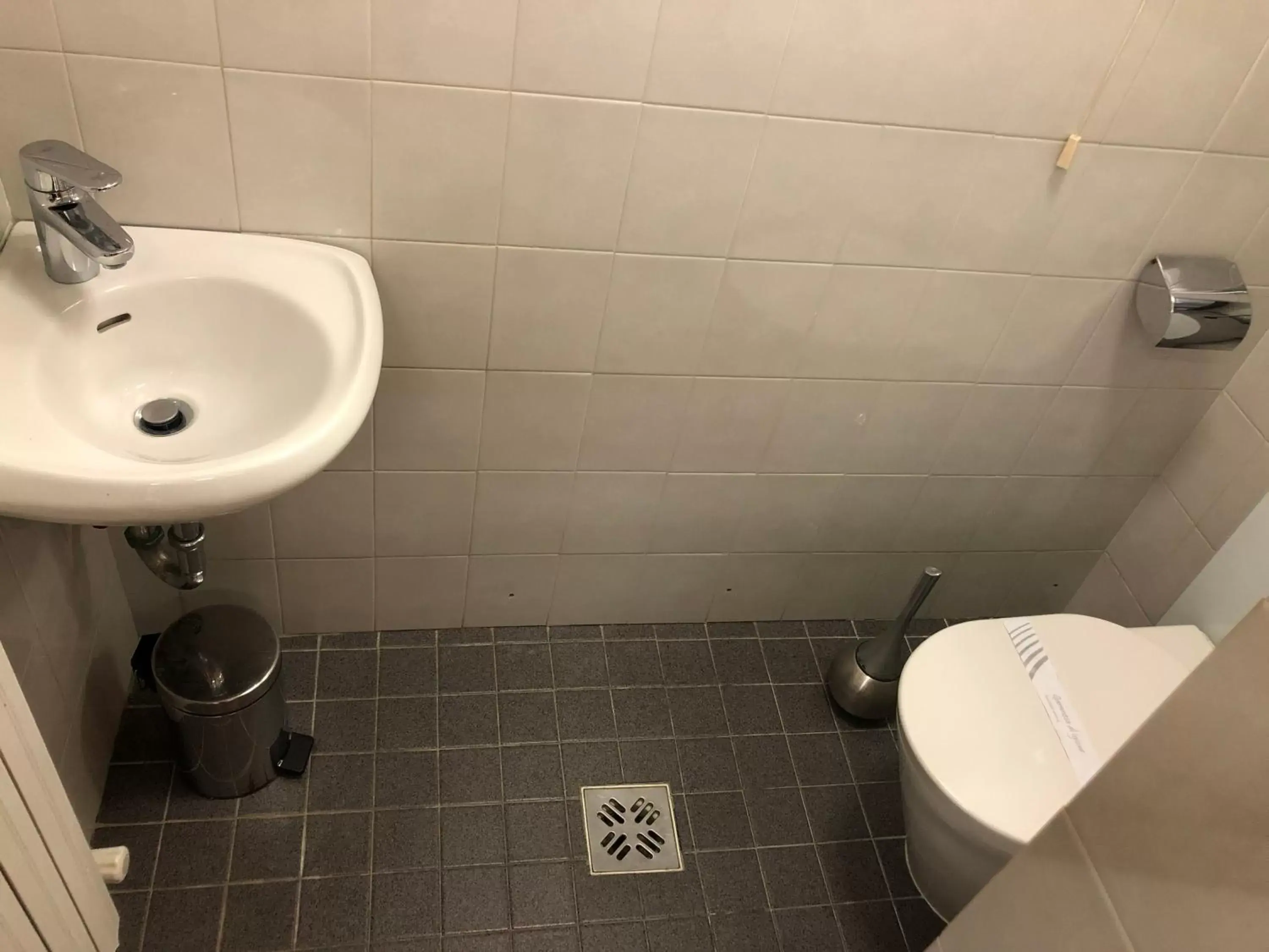 Bathroom in Albergo Marin