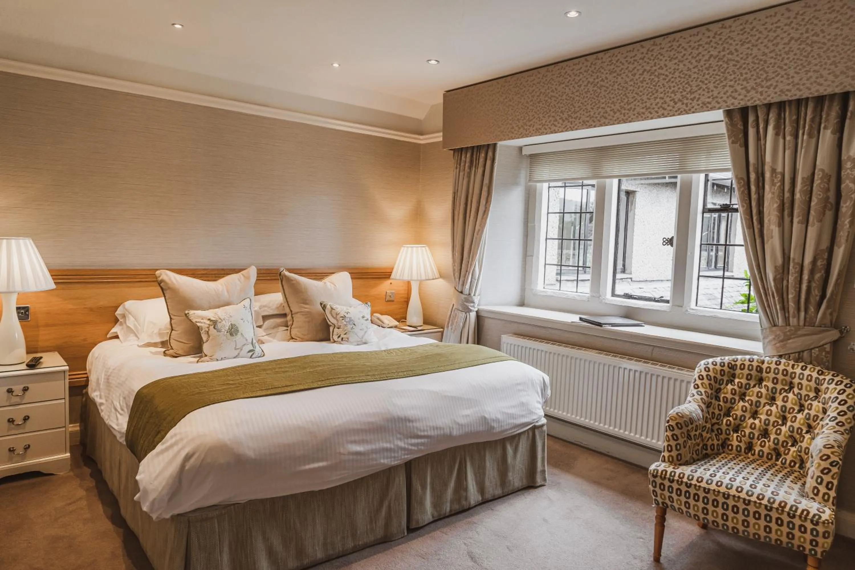 Bedroom, Bed in Cragwood Country House Hotel