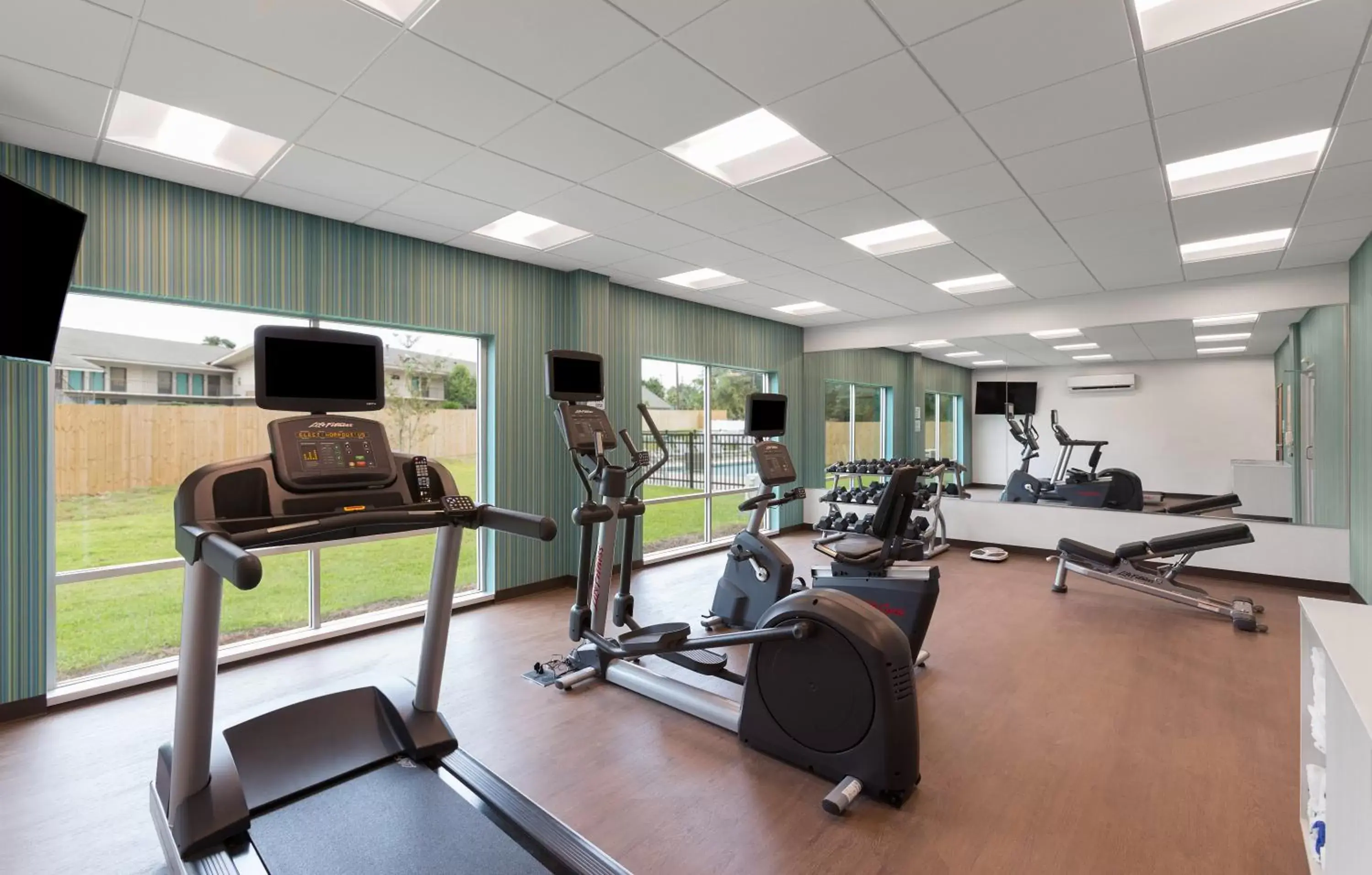 Spa and wellness centre/facilities, Fitness Center/Facilities in Holiday Inn Express - Lake Park, an IHG Hotel