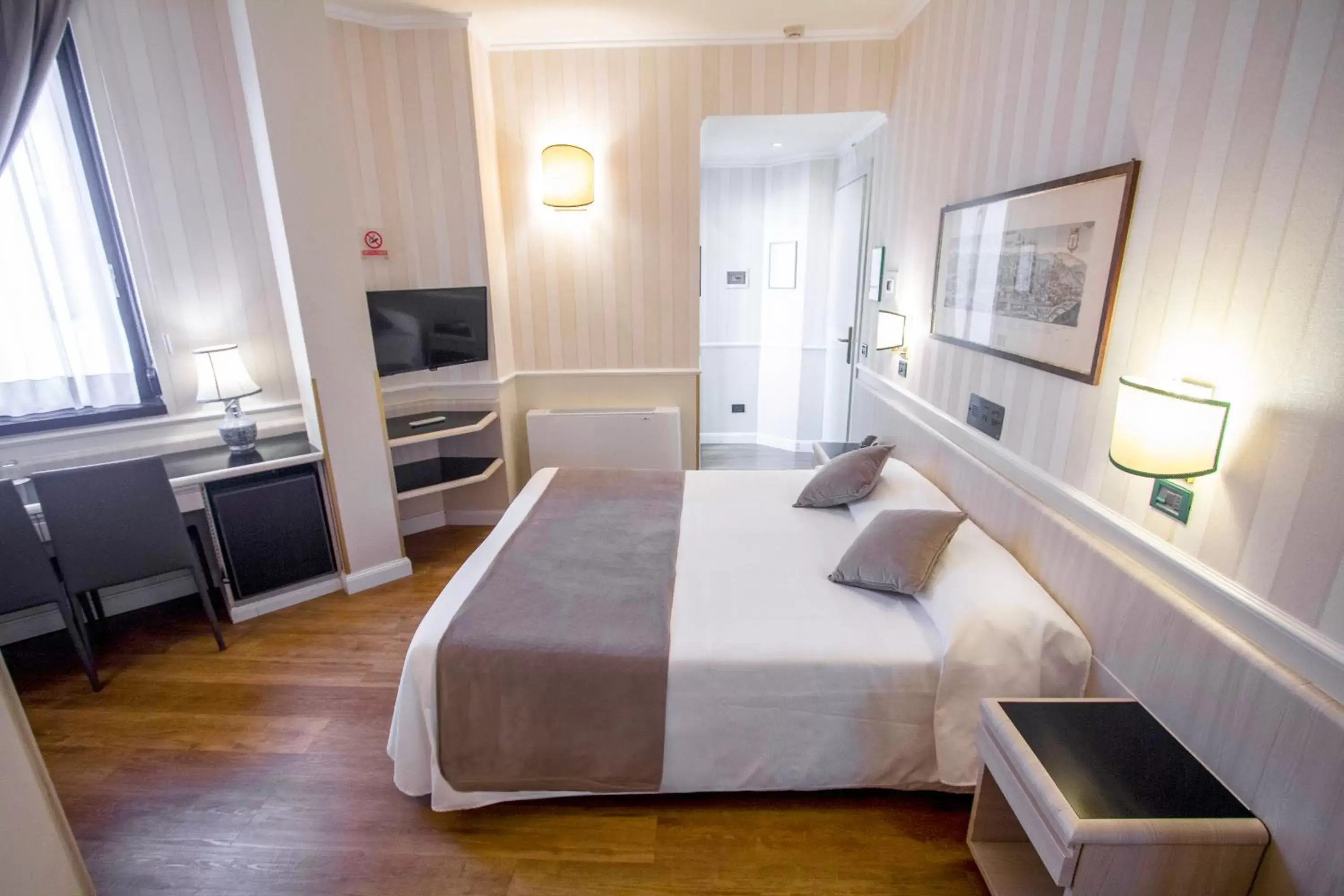 Bedroom, Bed in Hotel Flora