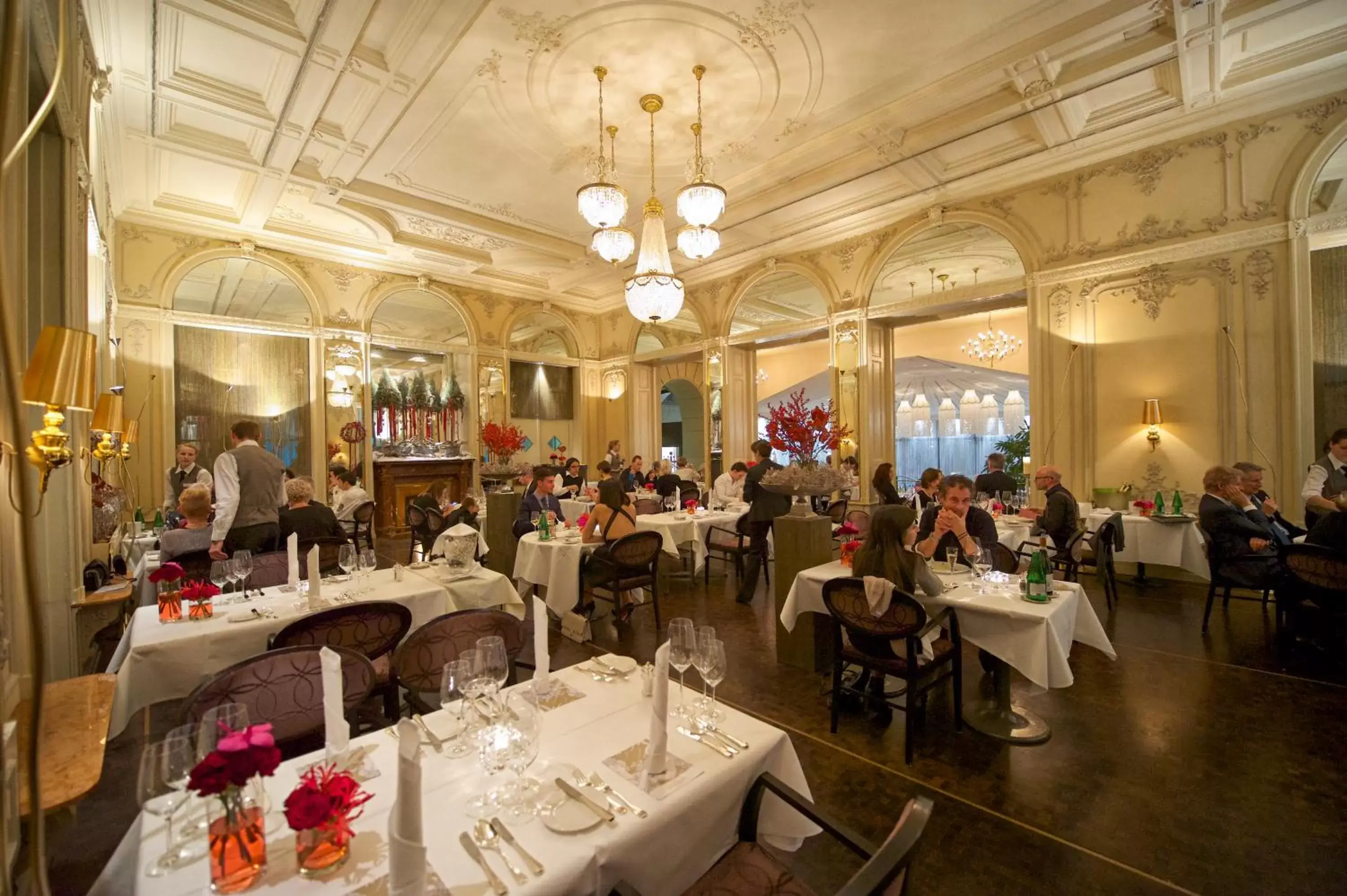 Restaurant/Places to Eat in Hotel Schweizerhof Luzern