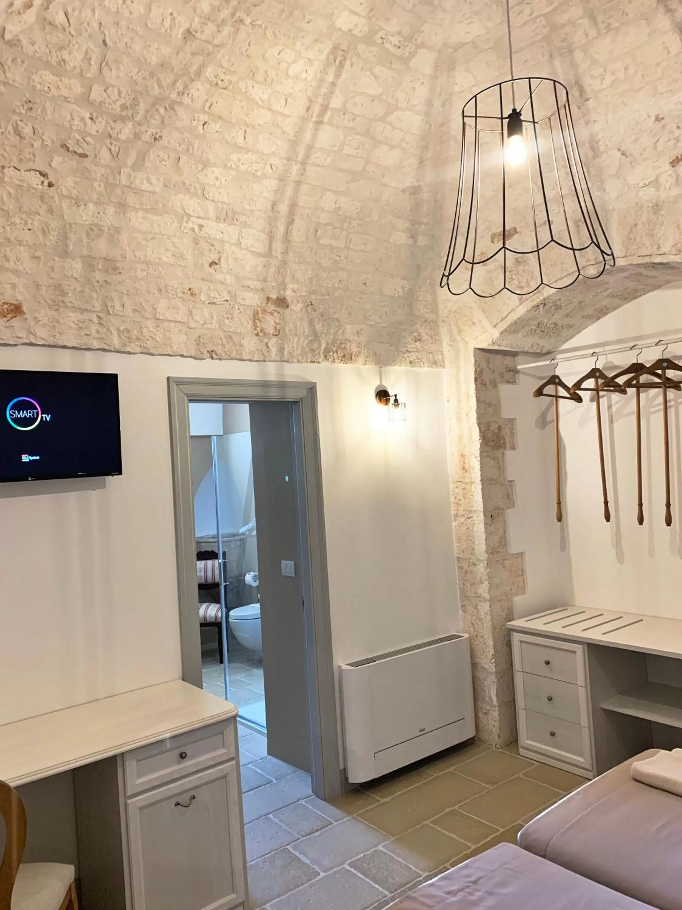 Bathroom, Bed in Borgo Cozzana