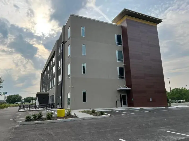Property Building in La Quinta Inn & Suites by Wyndham Manchester - Arnold AFB
