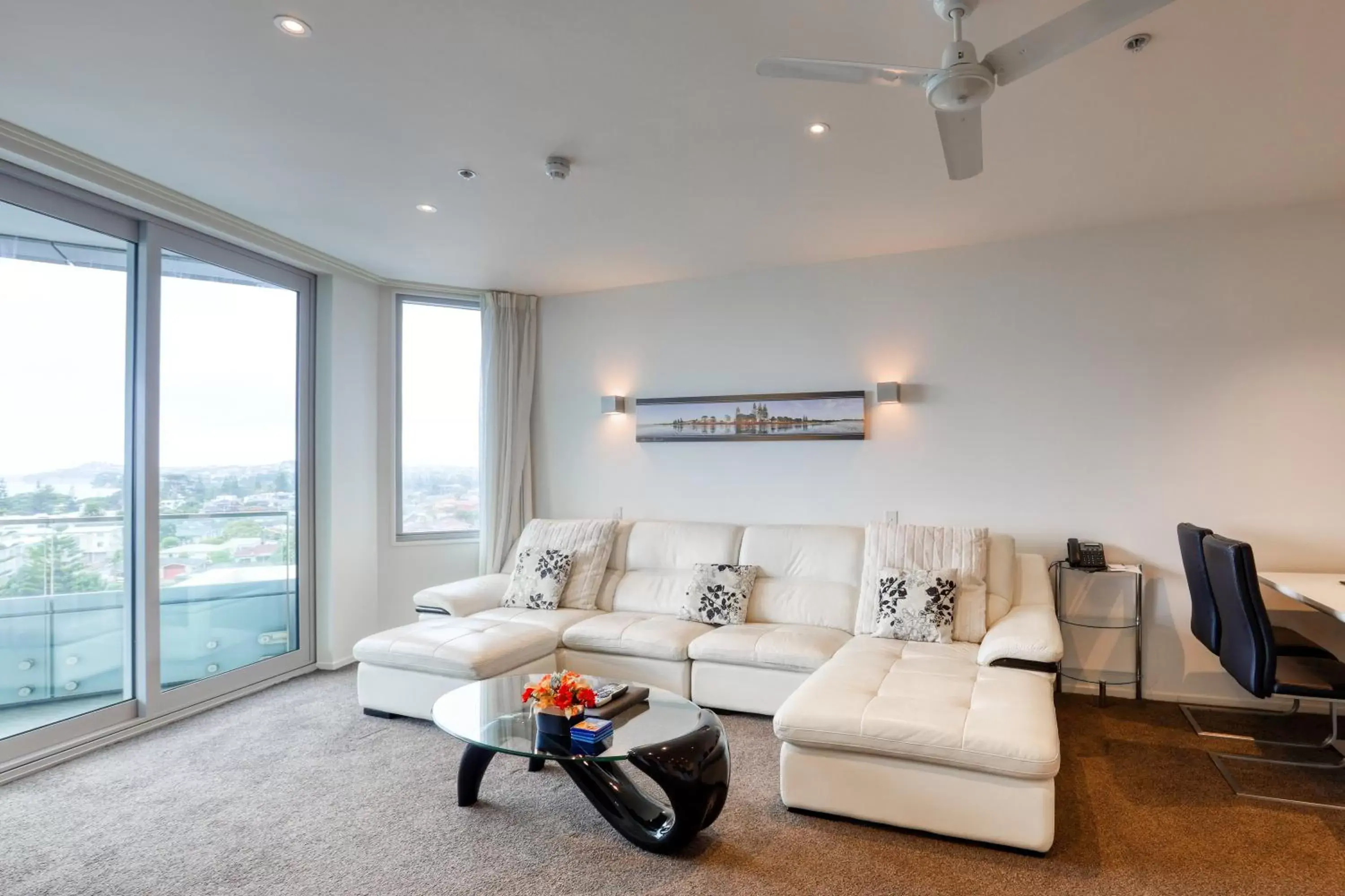 Living room, Seating Area in Ramada Suites by Wyndham Nautilus Orewa