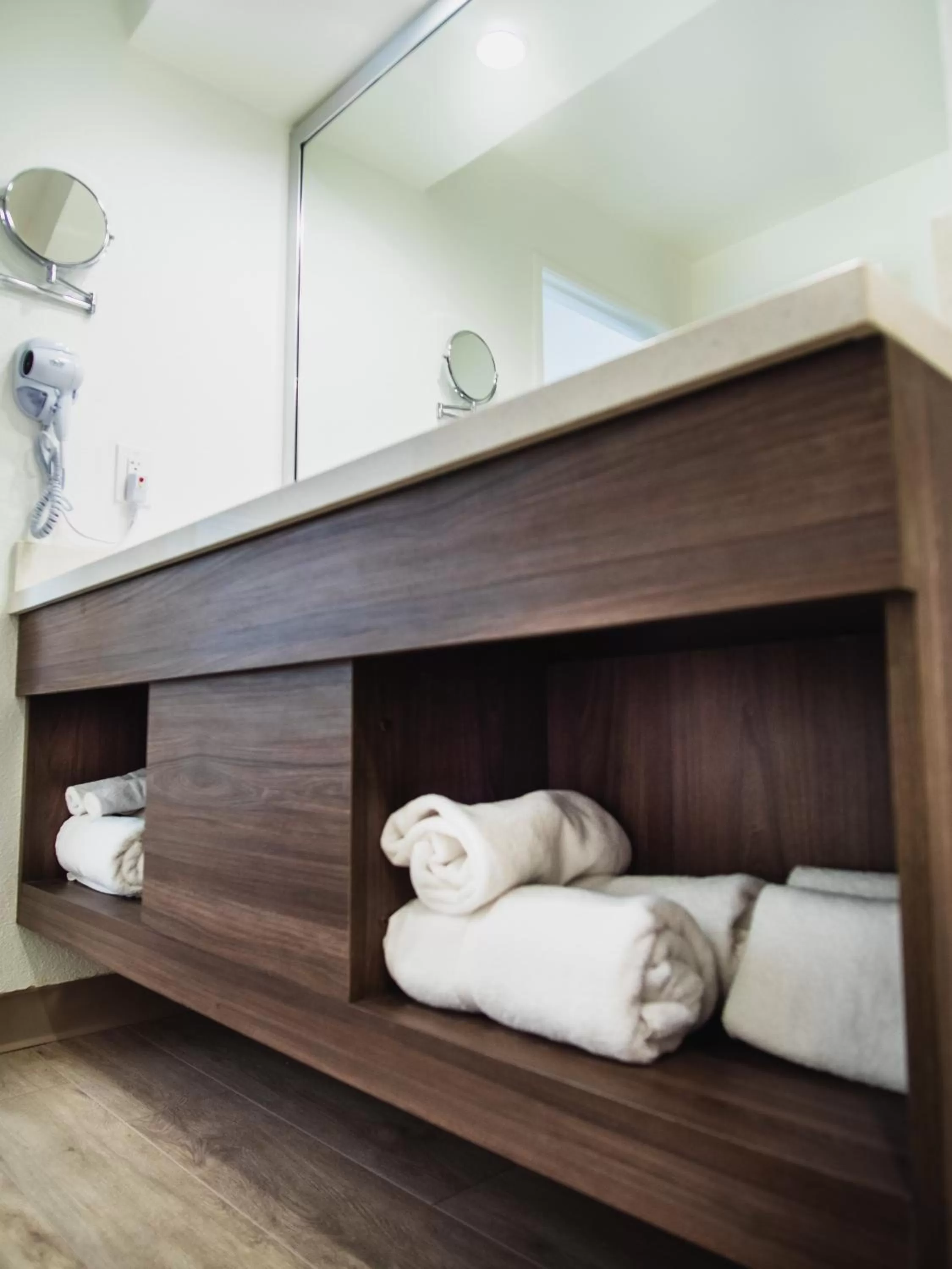Toilet, Bed in Serene Vegas Boutique Hotel Las Vegas