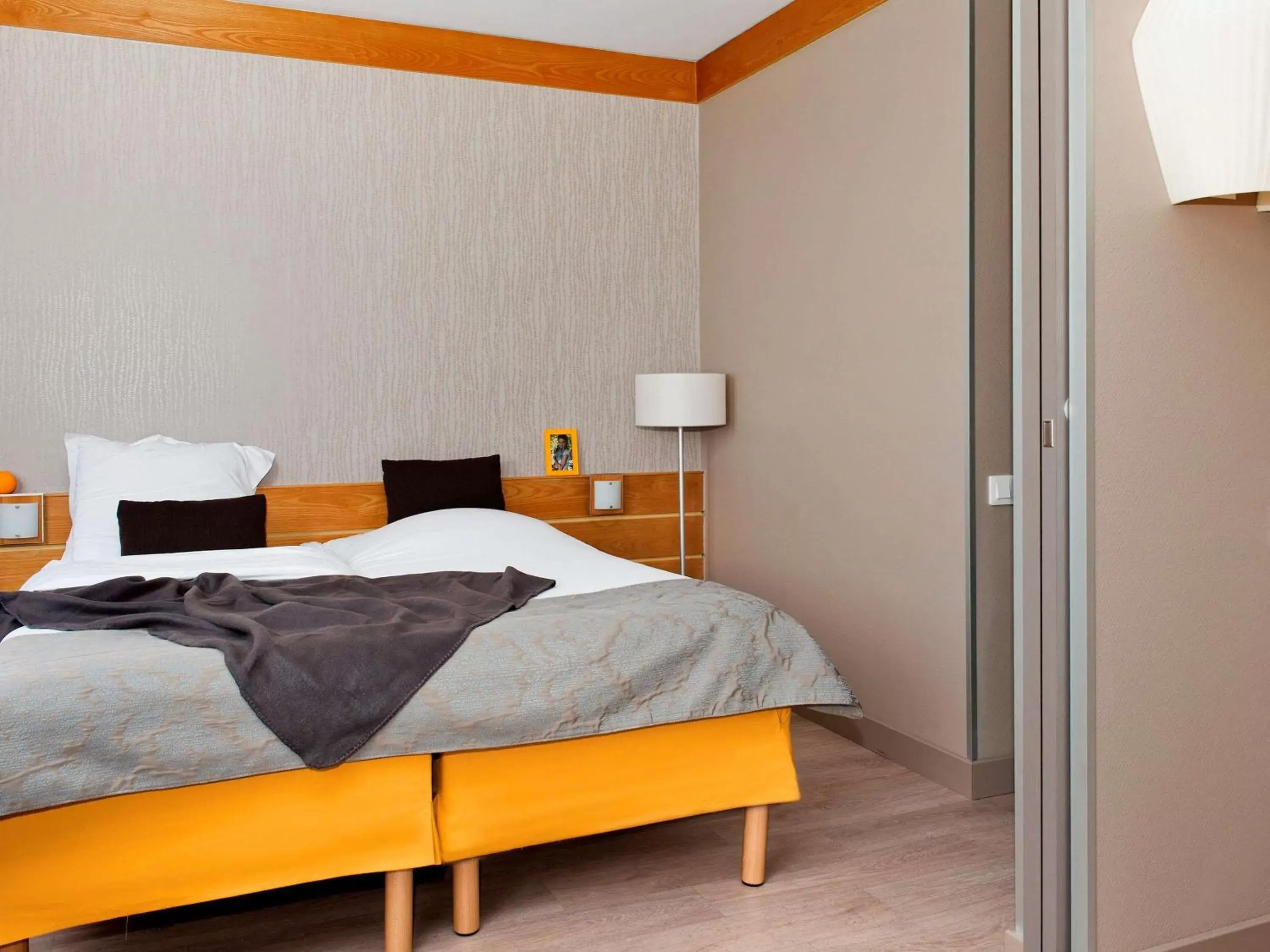 Bedroom, Bed in Adagio Aparthotel Paris Xv