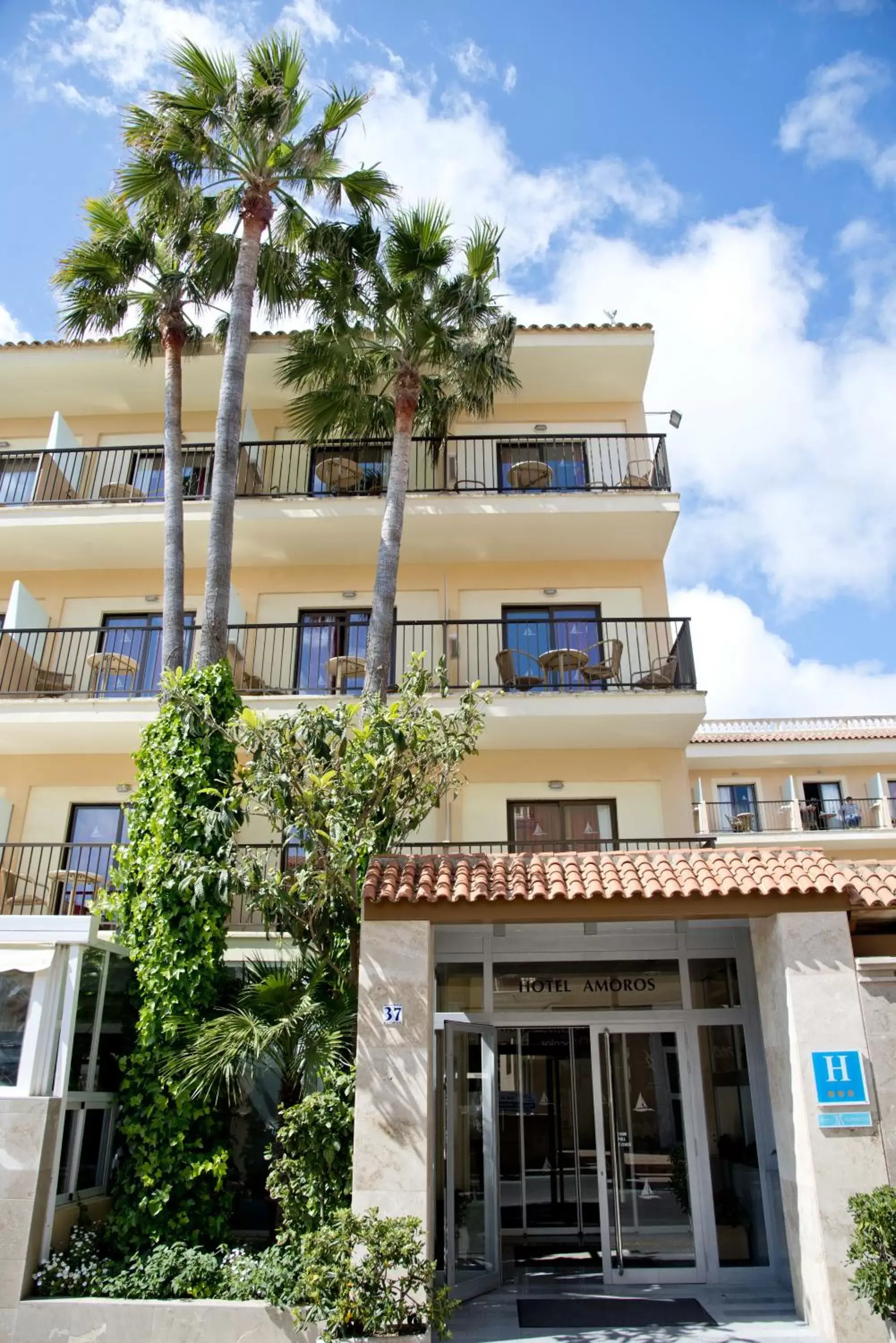 Facade/entrance, Property Building in Hotel Amoros