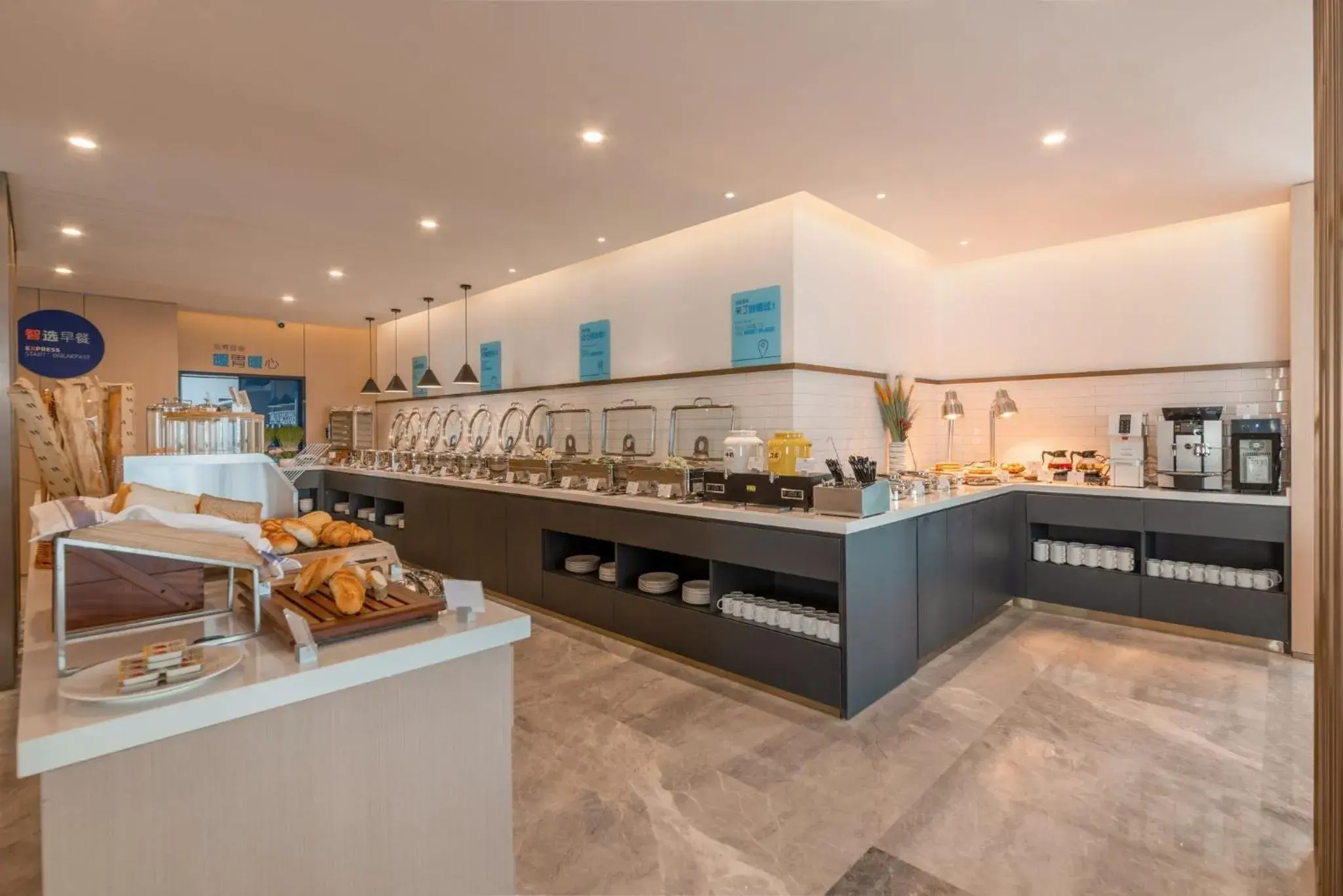 Breakfast, Restaurant/Places to Eat in Holiday Inn Express Linyi North New District, an IHG Hotel