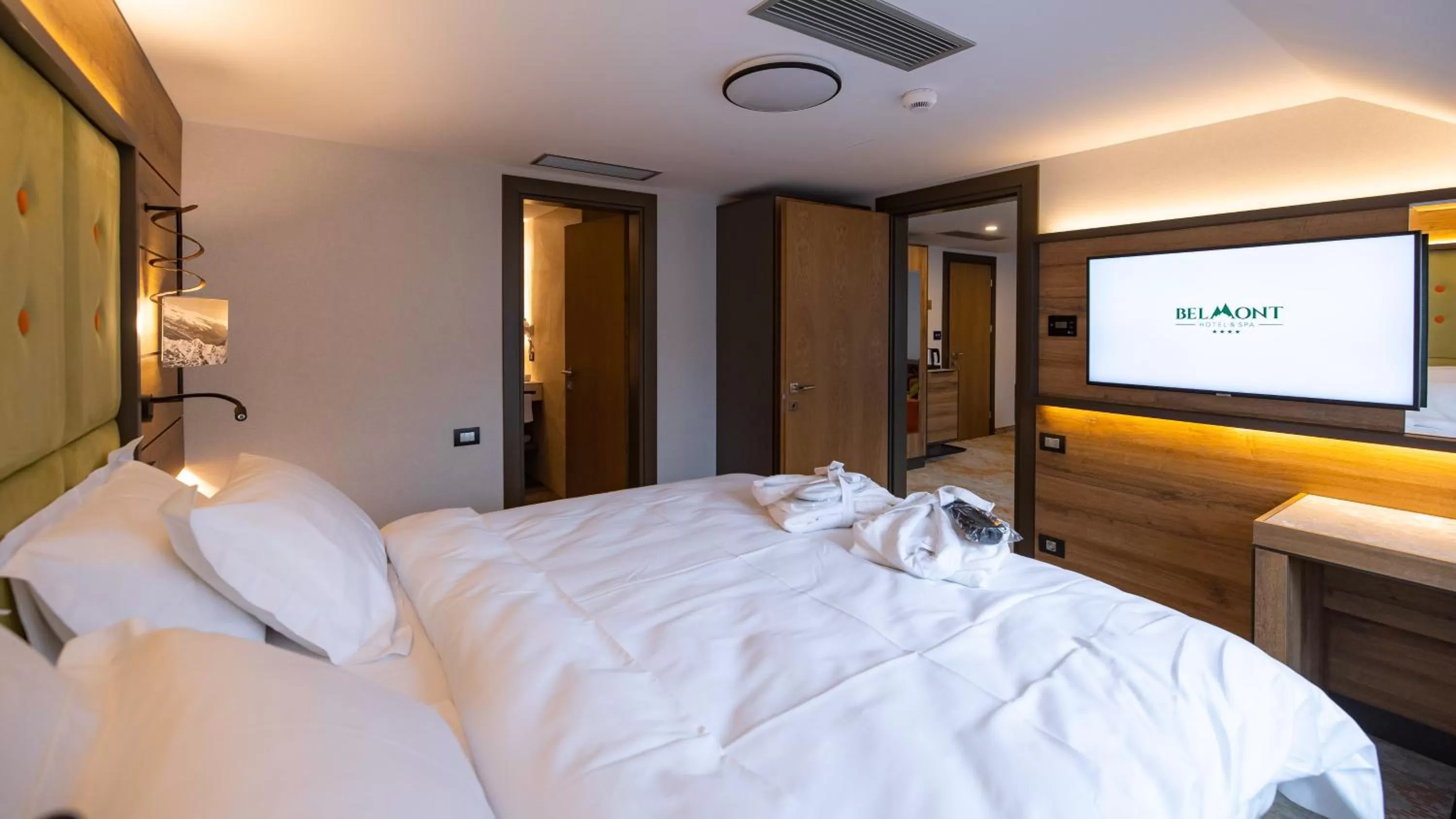 Bed in Hotel Belmont