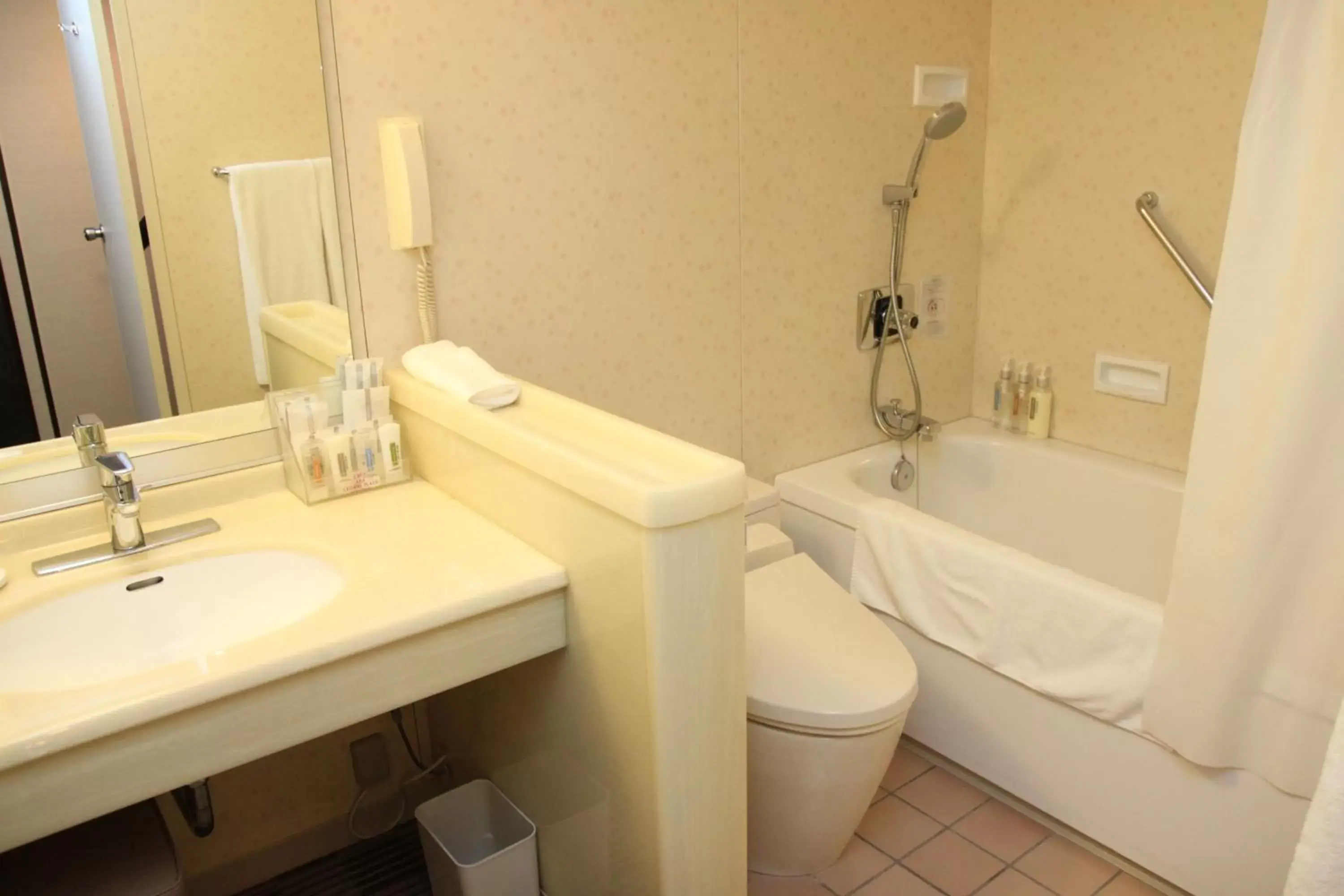 Toilet, Bathroom in ANA Crowne Plaza Hotel Kyoto, an IHG Hotel