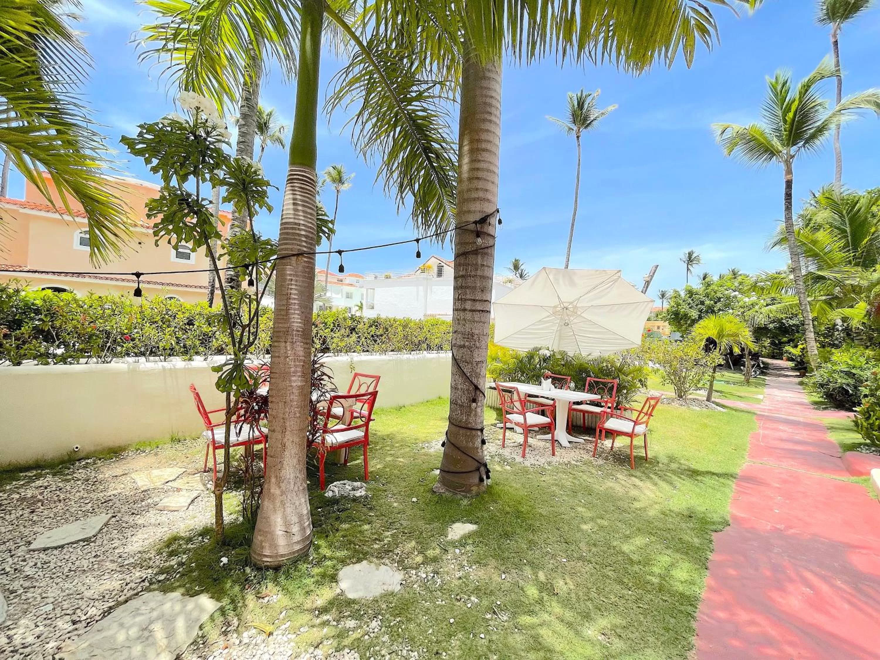 Restaurant/places to eat, Garden in BEACH Condo-HOTEL with VILLAS & PRIVATE Apartments WIFI BBQ Beach CLUB & SPA