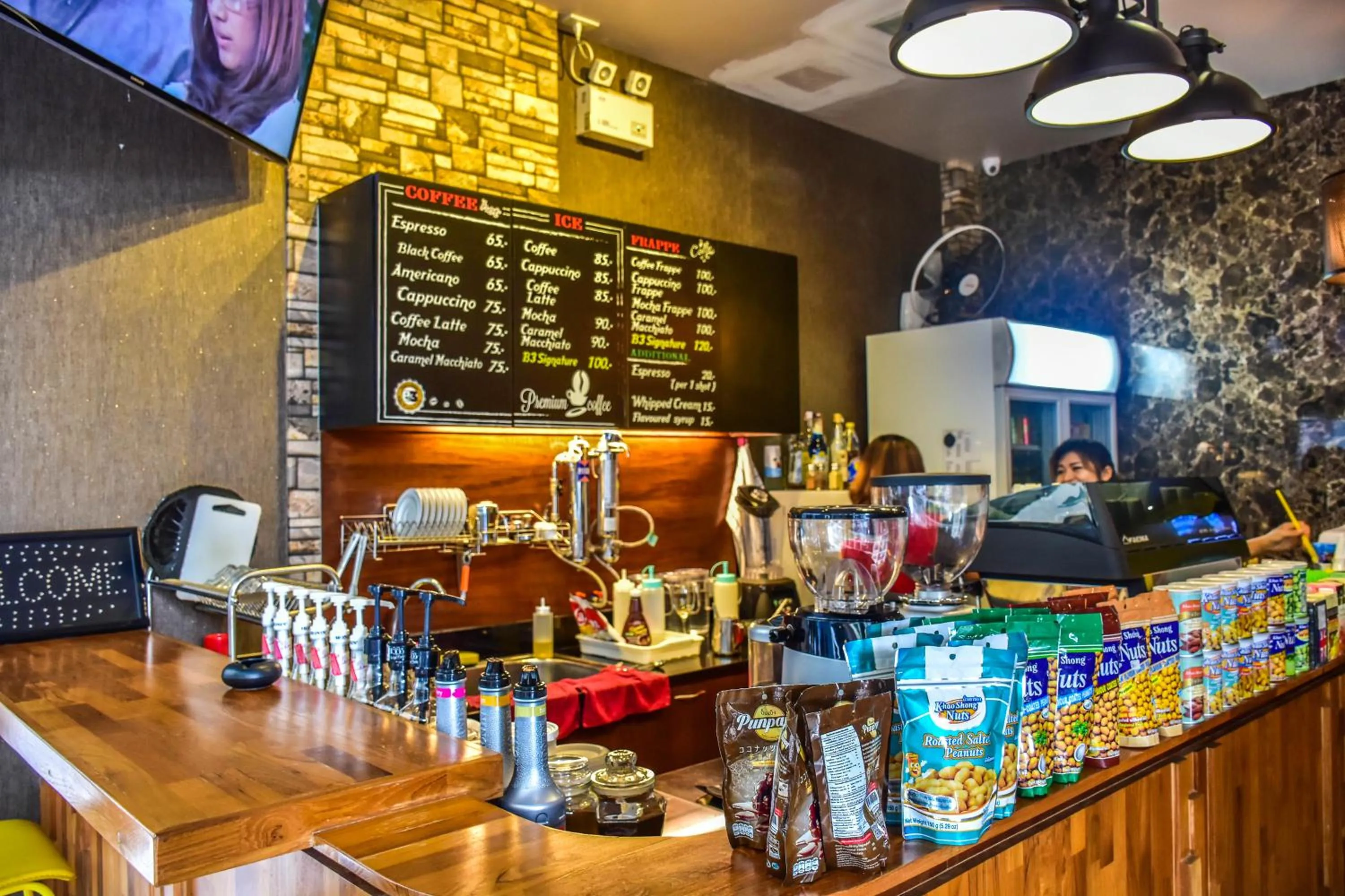 Lounge or bar in Ocean and Ole Patong