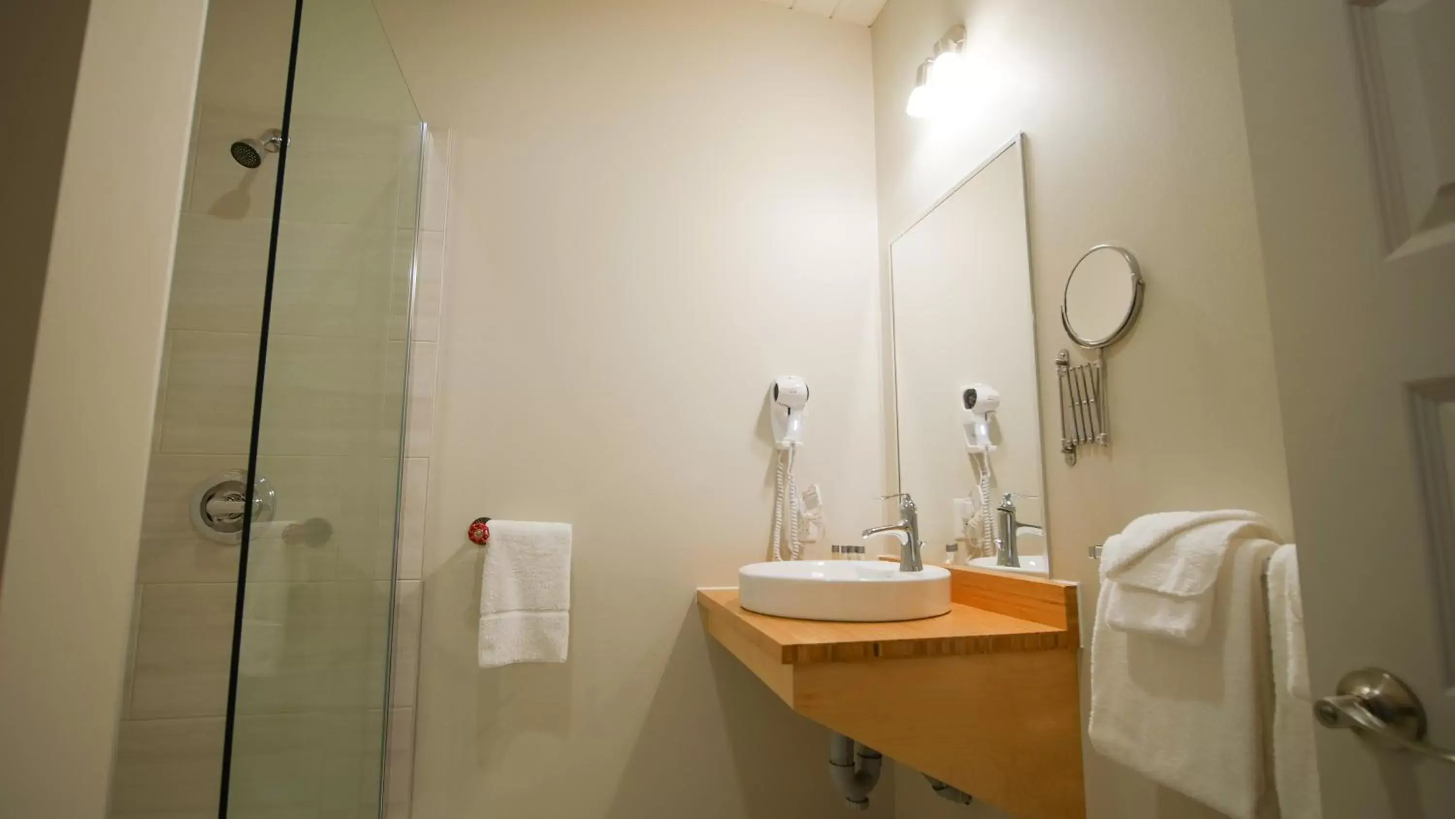 Bathroom in Hostellerie Baie Bleue