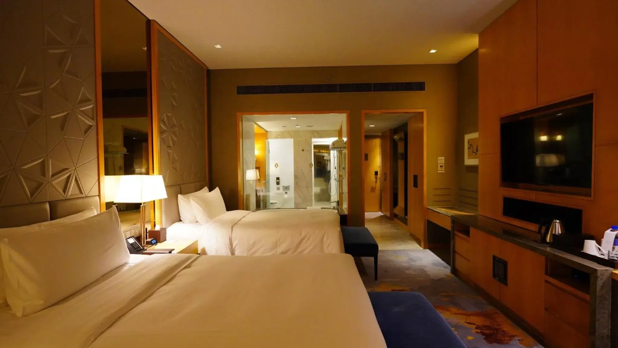 Photo of the whole room, Bed in InterContinental Ningbo, an IHG Hotel