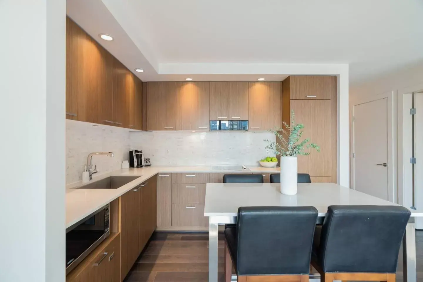 Coffee/tea facilities, Kitchen/Kitchenette in Level Vancouver Yaletown - Seymour