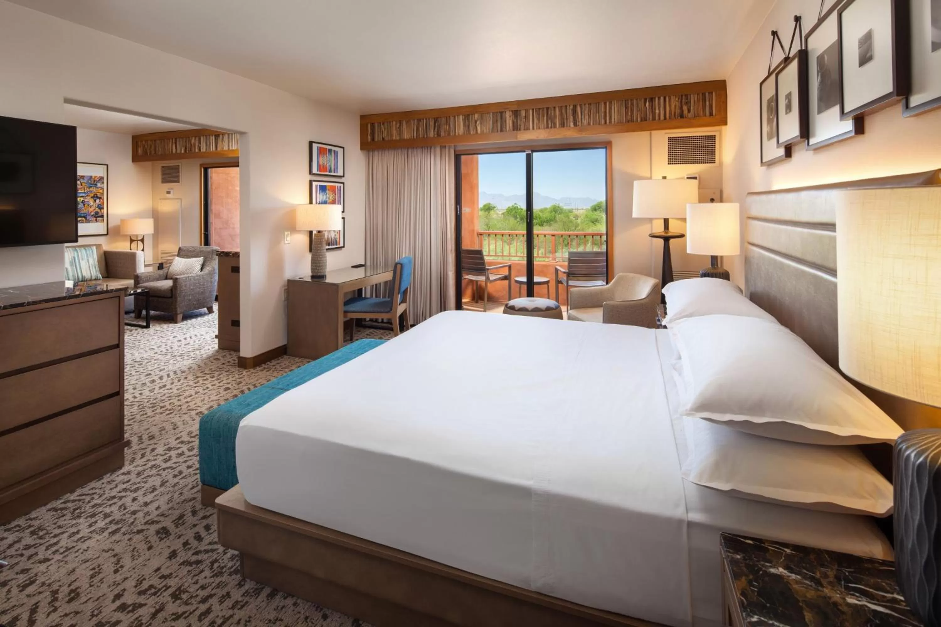Bedroom, Bed in Sheraton Grand at Wild Horse Pass