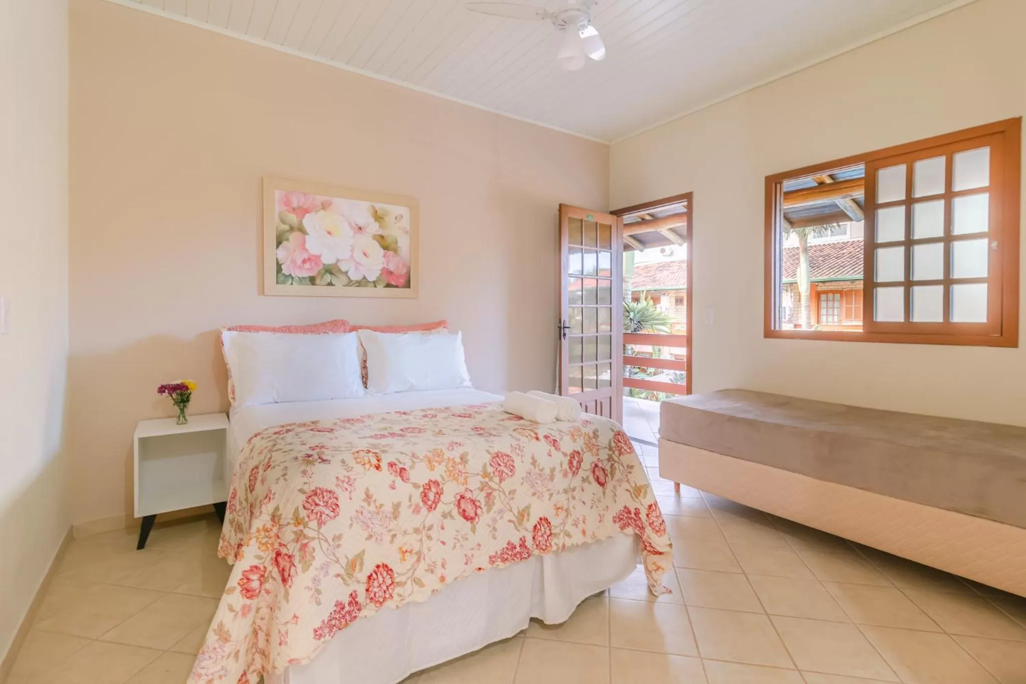 Photo of the whole room, Bed in Pousada Chaday