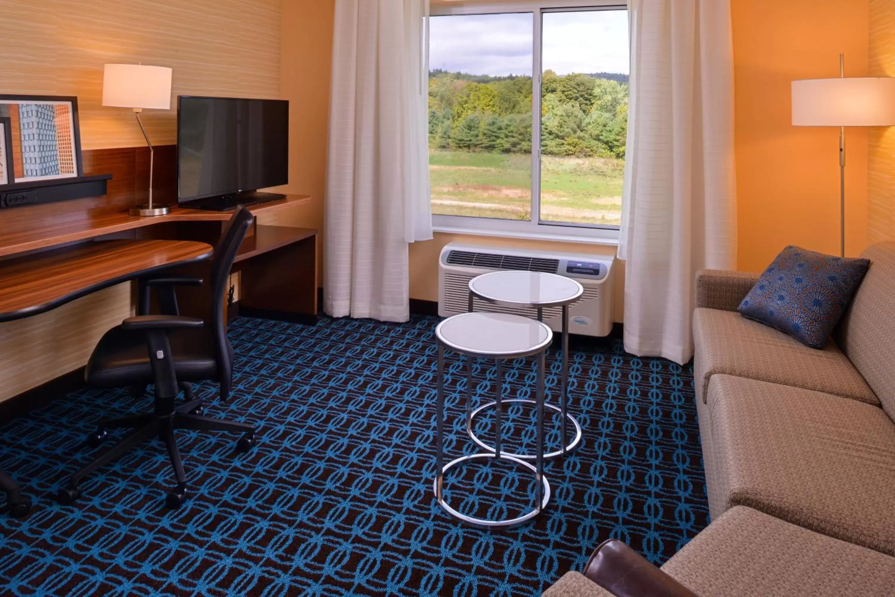 Bedroom, Seating Area in Fairfield Inn & Suites by Marriott Plymouth White Mountains