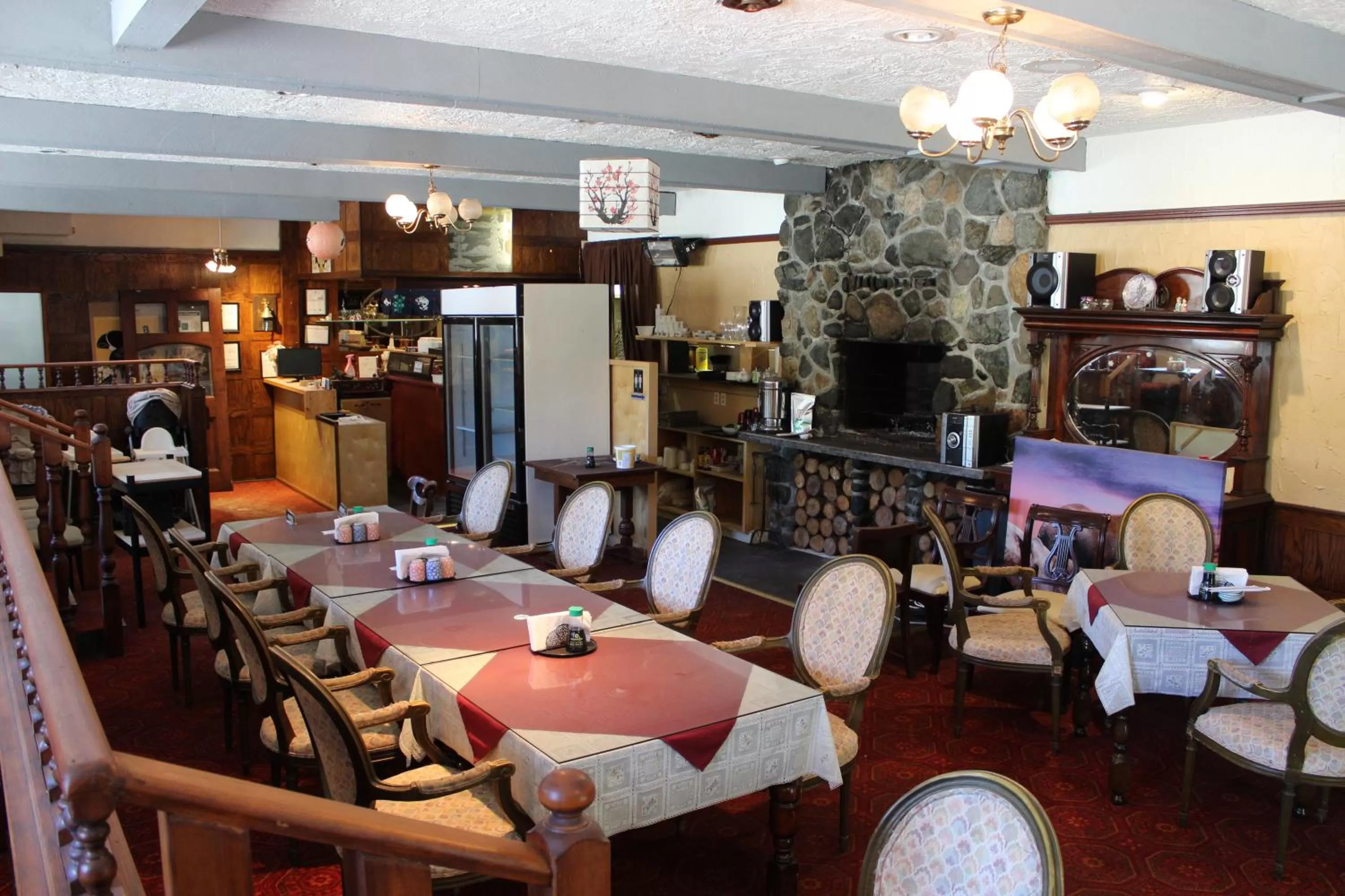 Restaurant/places to eat in Pioneer Inn by the River