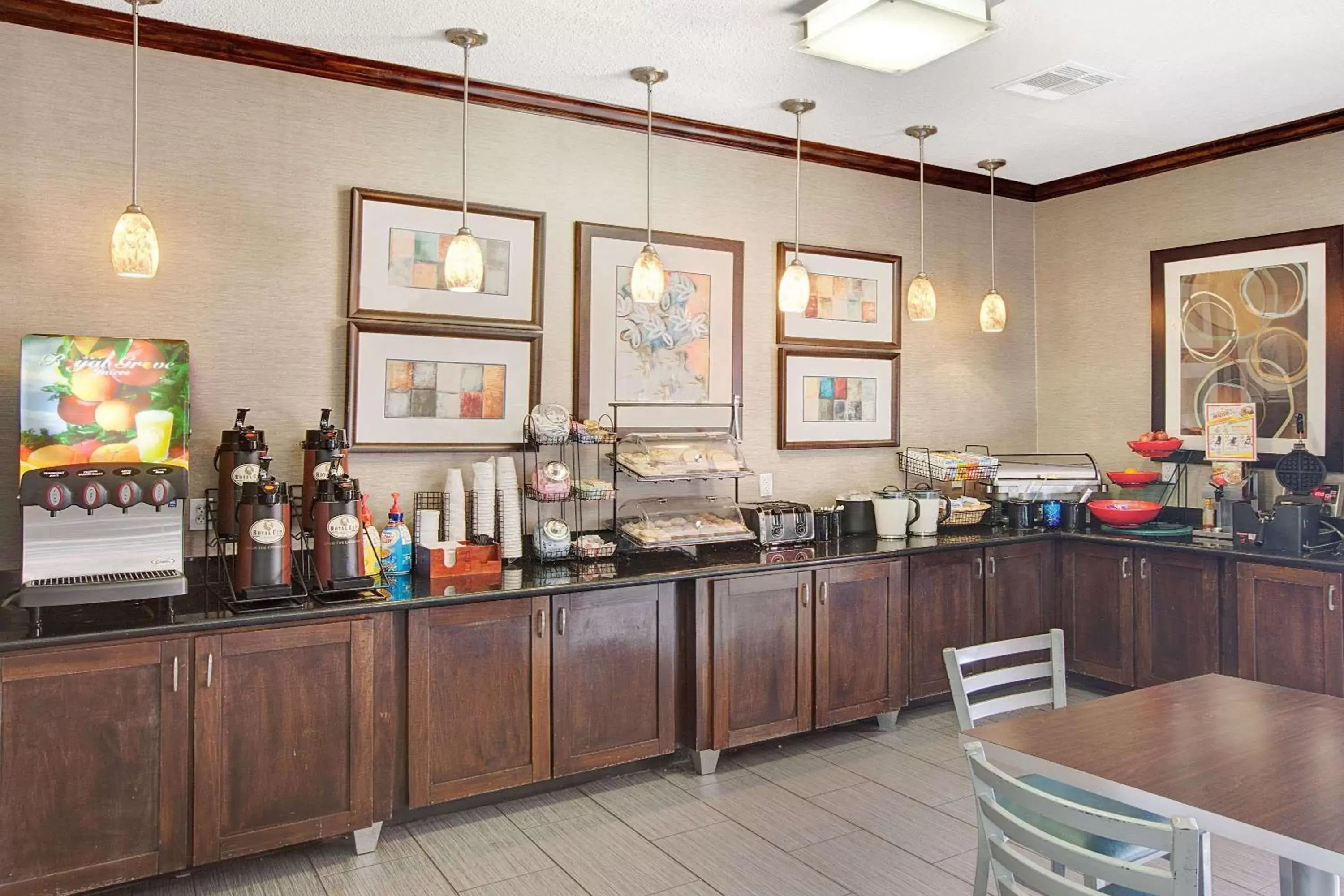 Restaurant/Places to Eat in Ramada by Wyndham Houston Intercontinental Airport South