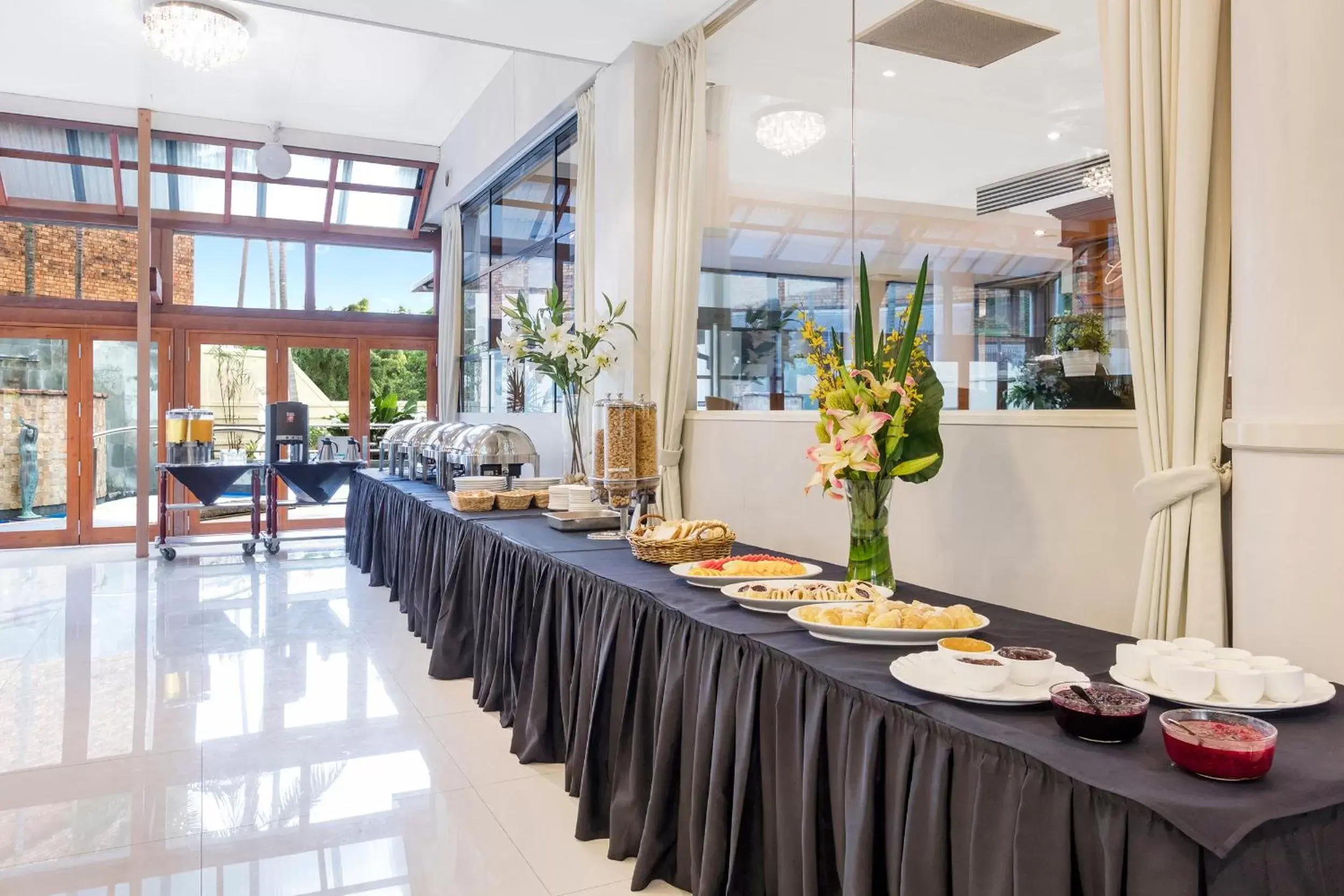 Buffet breakfast in Hotel Diana Woolloongabba Buffet breakfast in Hotel Diana Woolloongabba