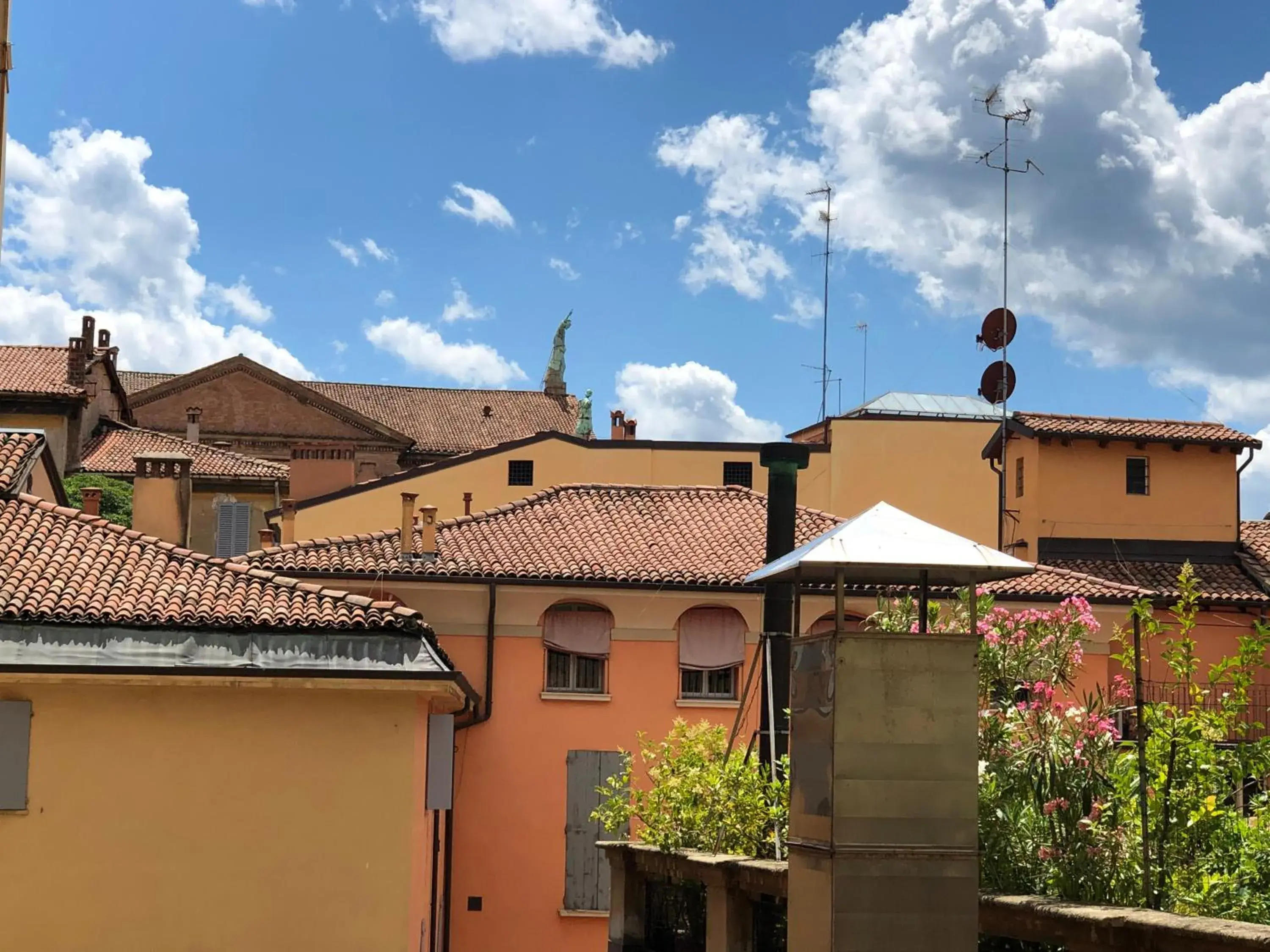 Inner courtyard view in Hotel Panorama Bologna