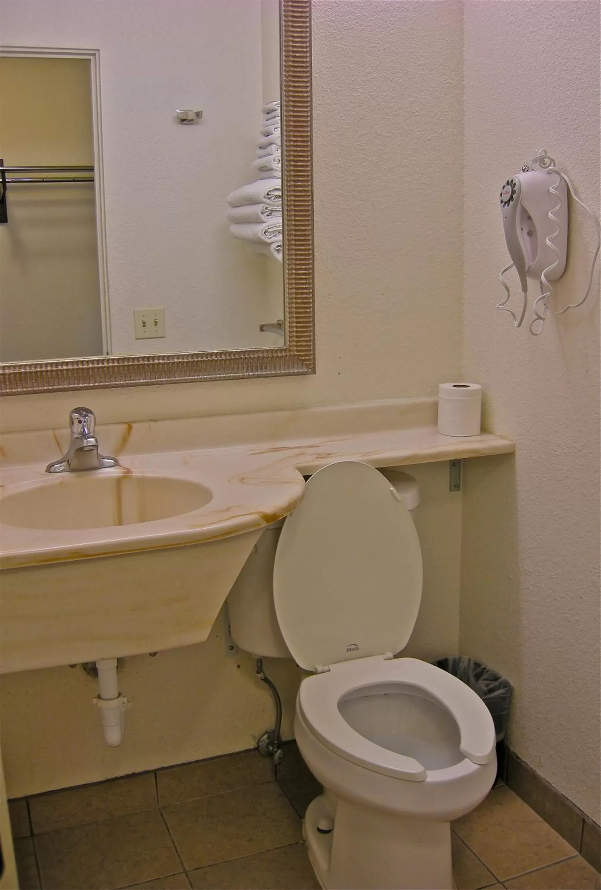 Toilet, Bathroom in Americas Best Value Inn - Pendleton