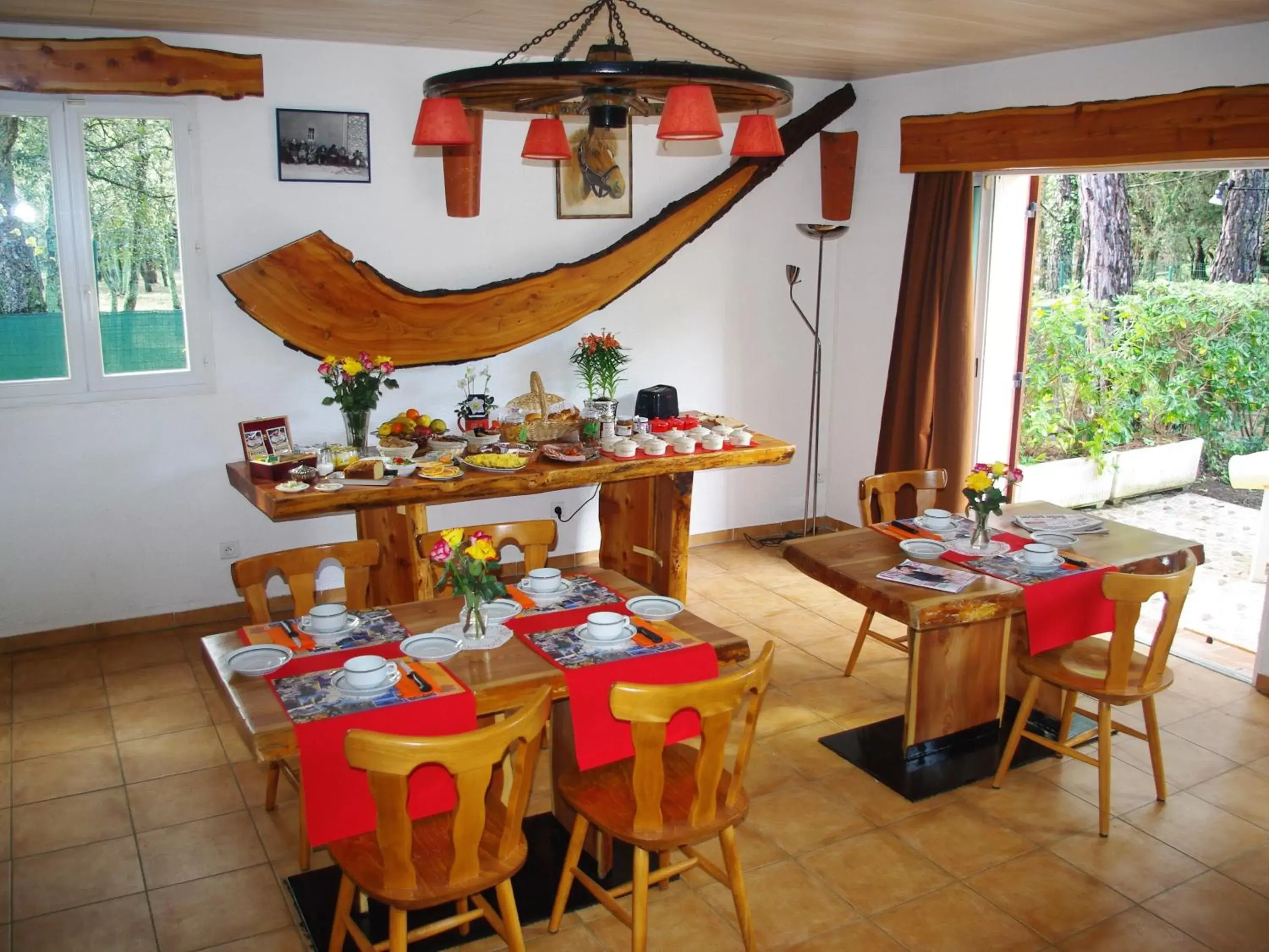 Dining area, Restaurant/Places to Eat in Les Chambres d'Hotes au Bois Fleuri