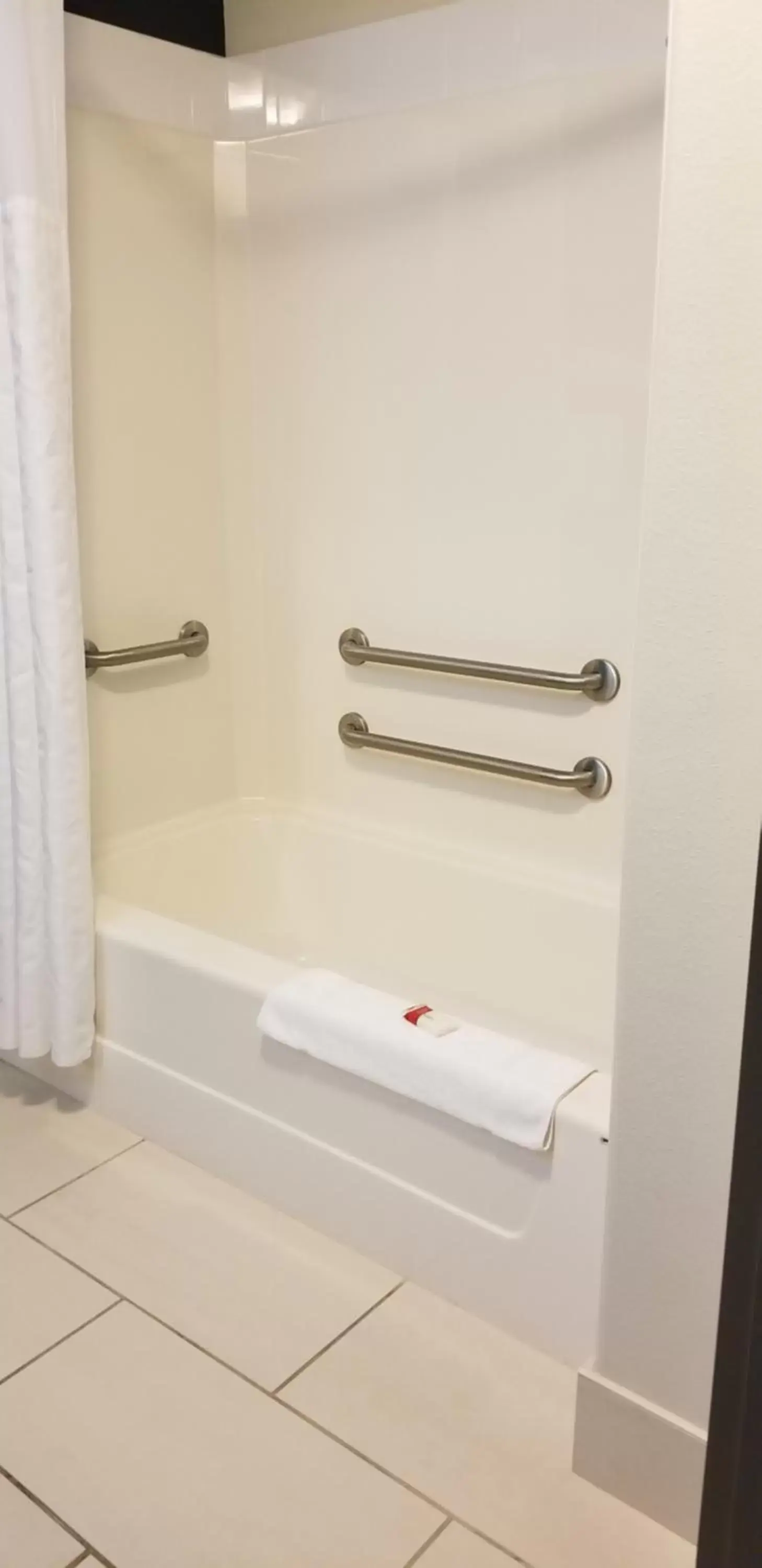 Queen Room - Disability Access - Non-Smoking in Super 8 by Wyndham Lachenaie/Terrebonne Queen Room - Disability Access - Non-Smoking in Super 8 by Wyndham Lachenaie/Terrebonne