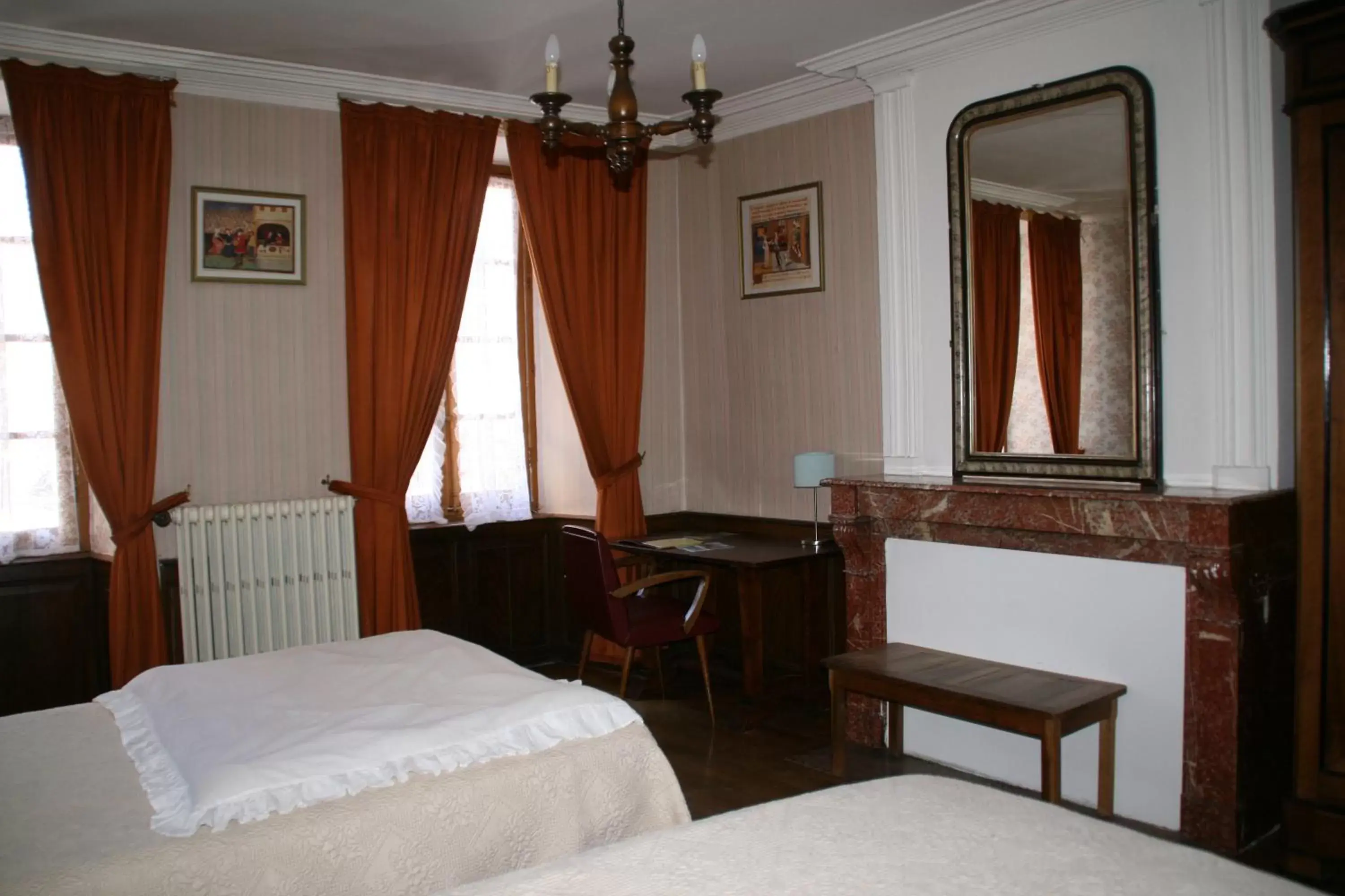 Triple Room in Hôtel Le Portalou