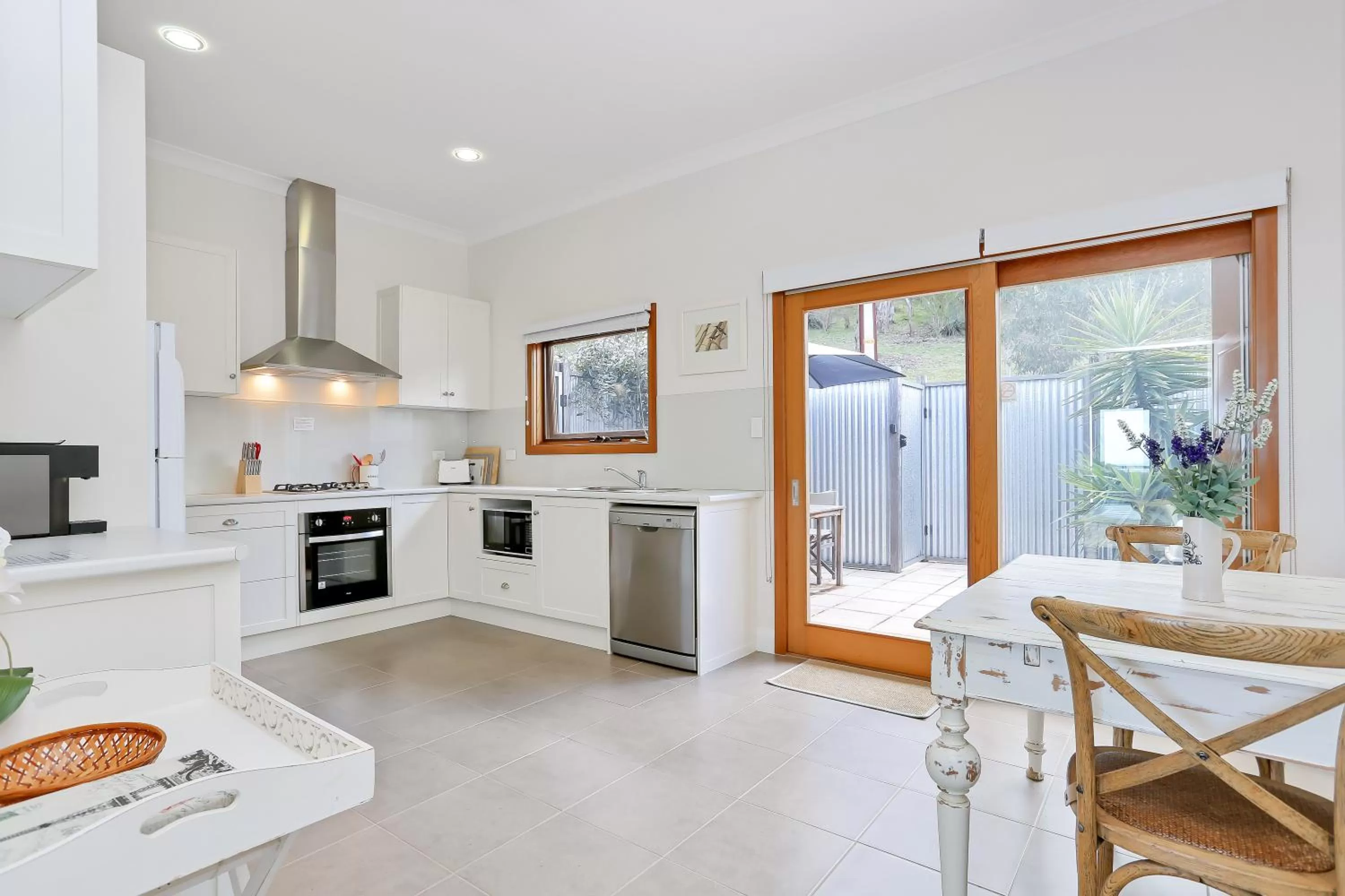 Kitchen or kitchenette in Seascape Retreat