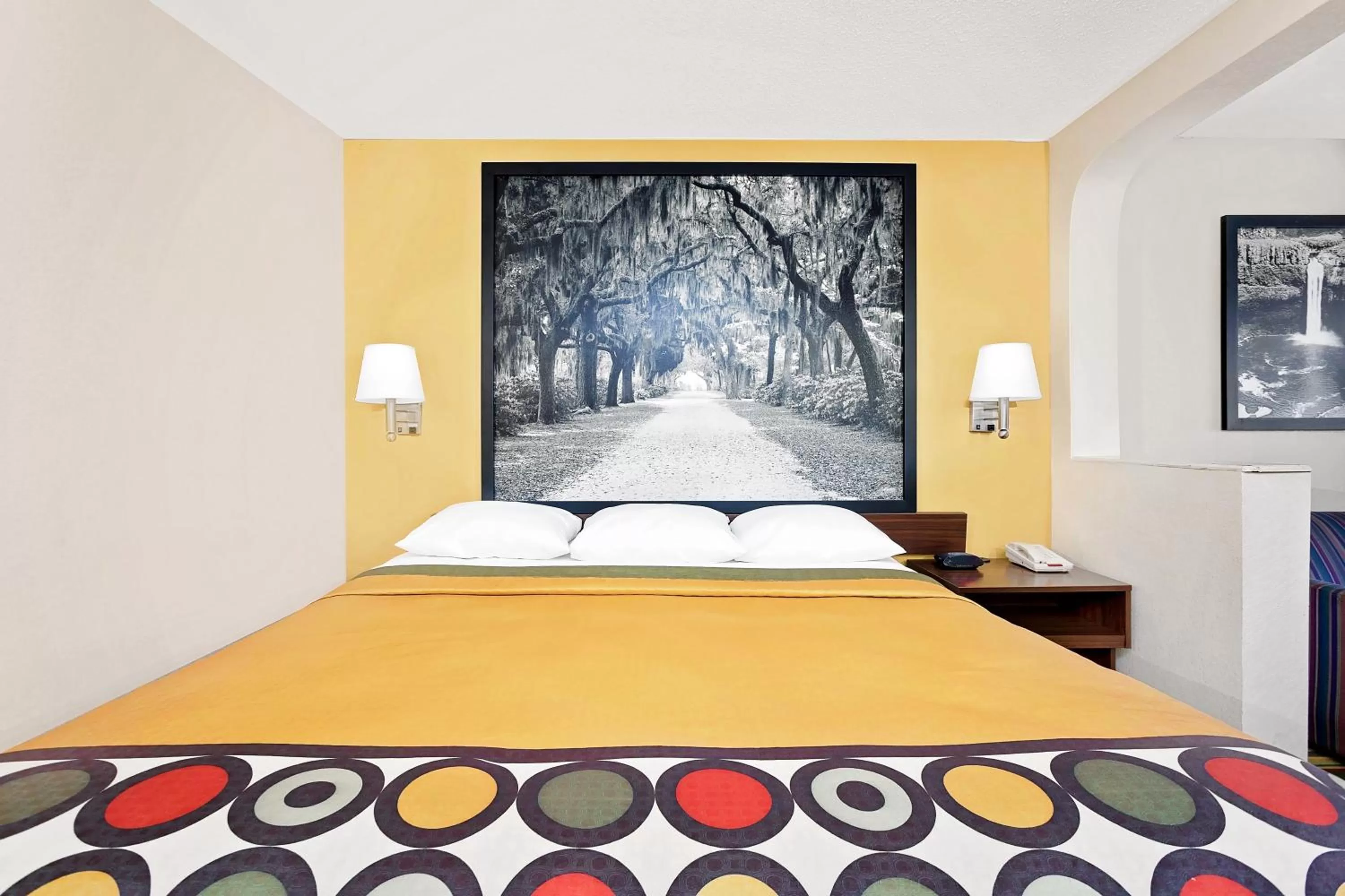 Bed in Super 8 by Wyndham Byron/South Macon