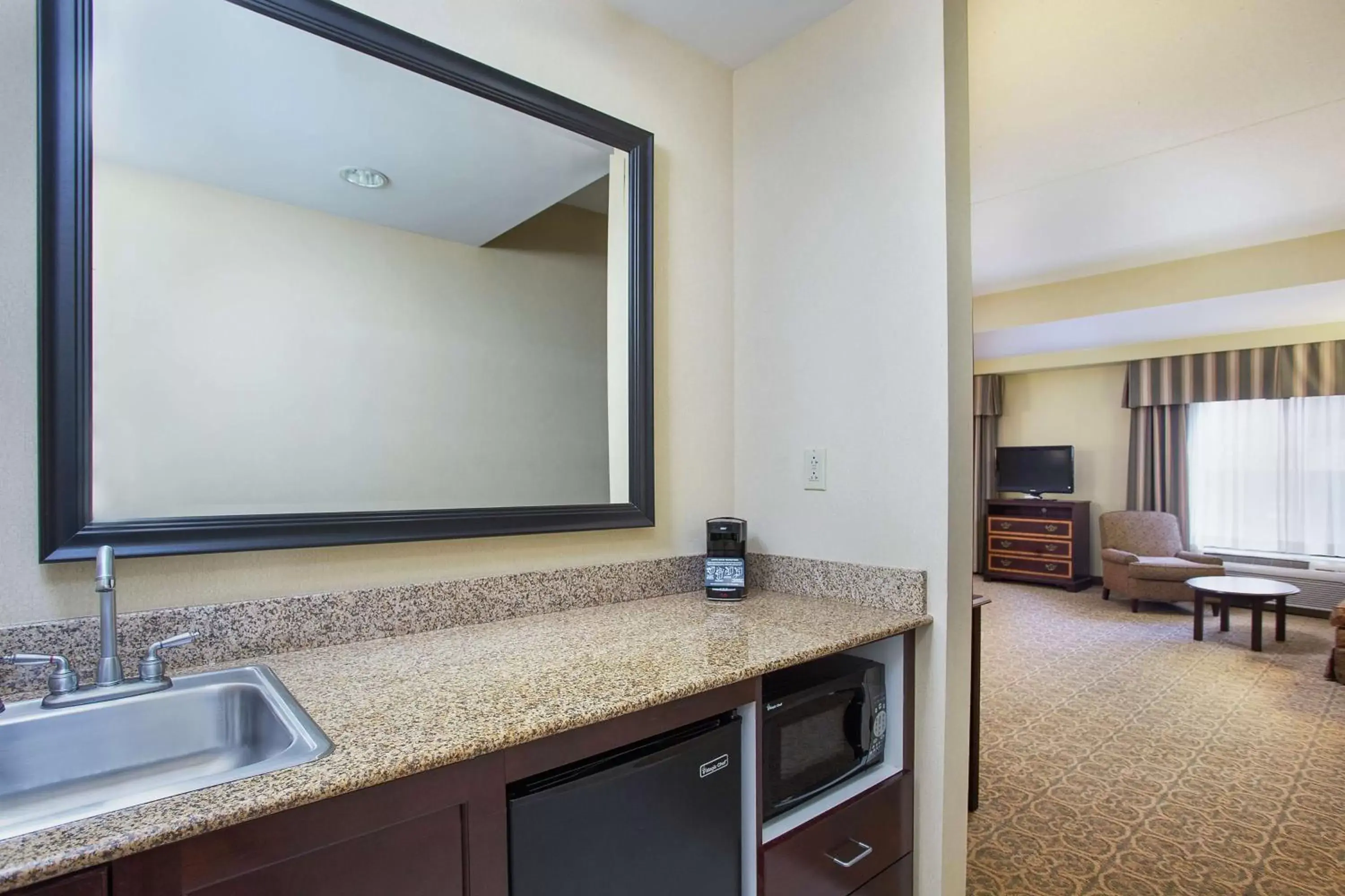 Bedroom, Bathroom in Hampton Inn Pikeville