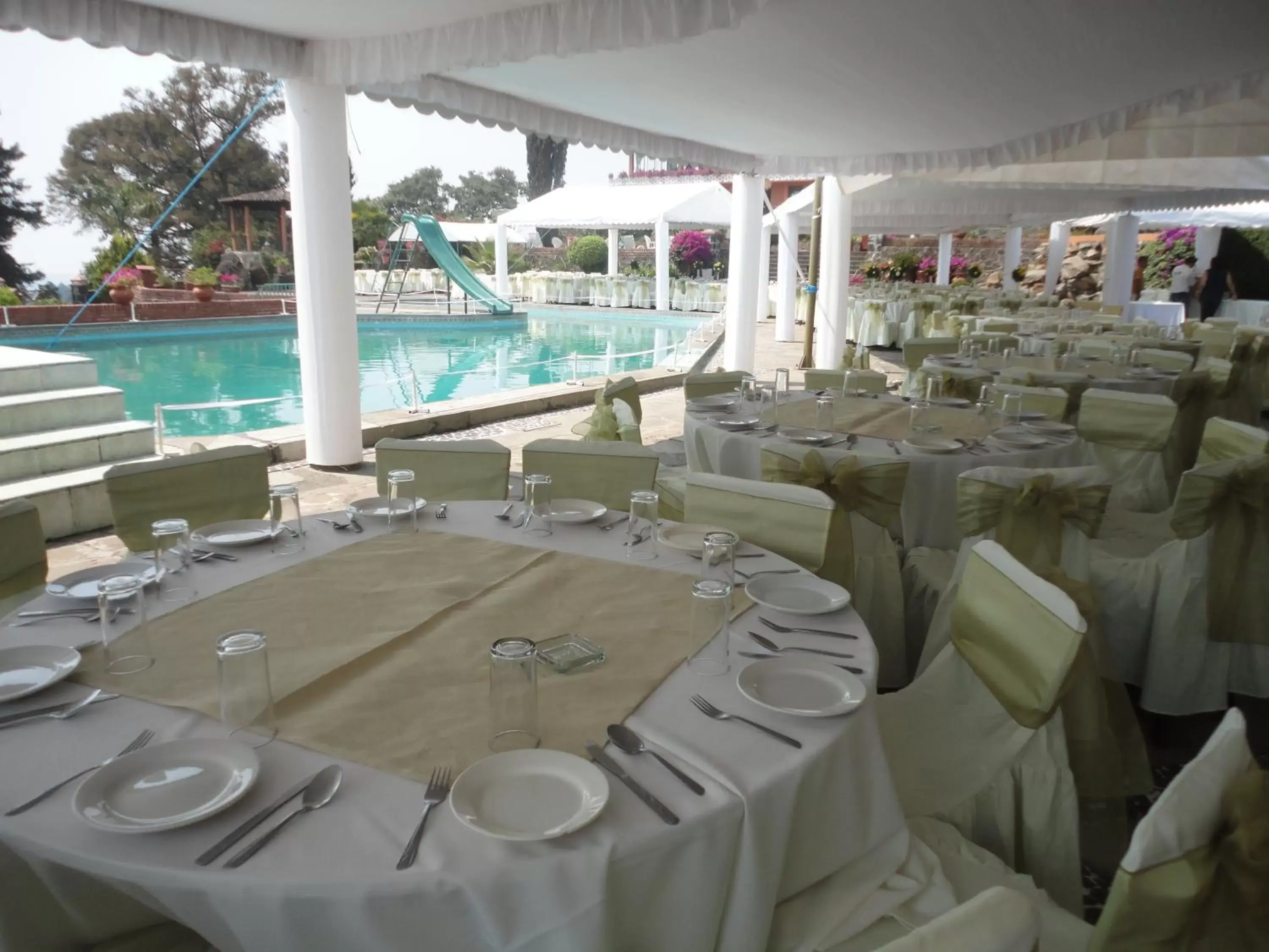 Area and facilities, Restaurant/Places to Eat in Hotel Pie de la Sierra