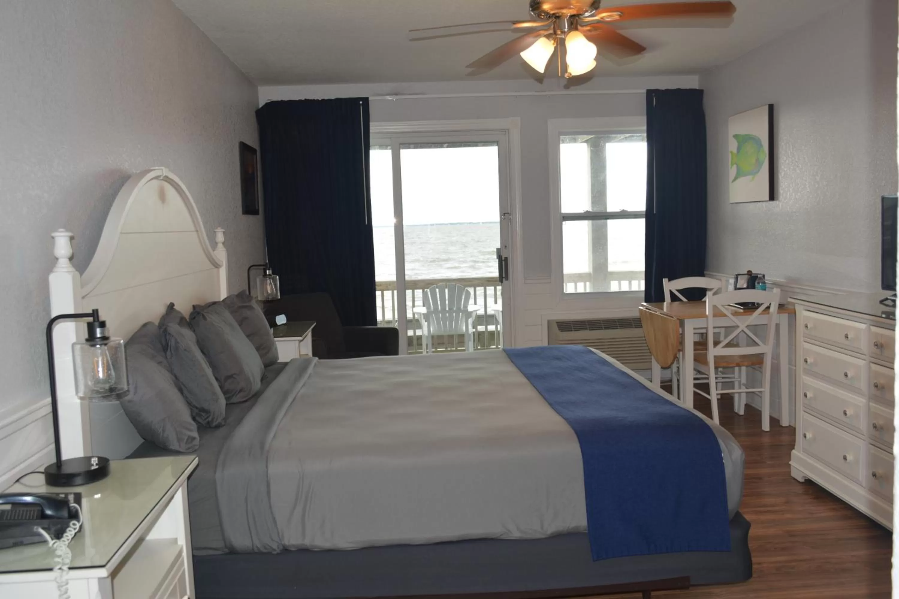 Soundfront King Pet Friendly  in The Inn at Corolla