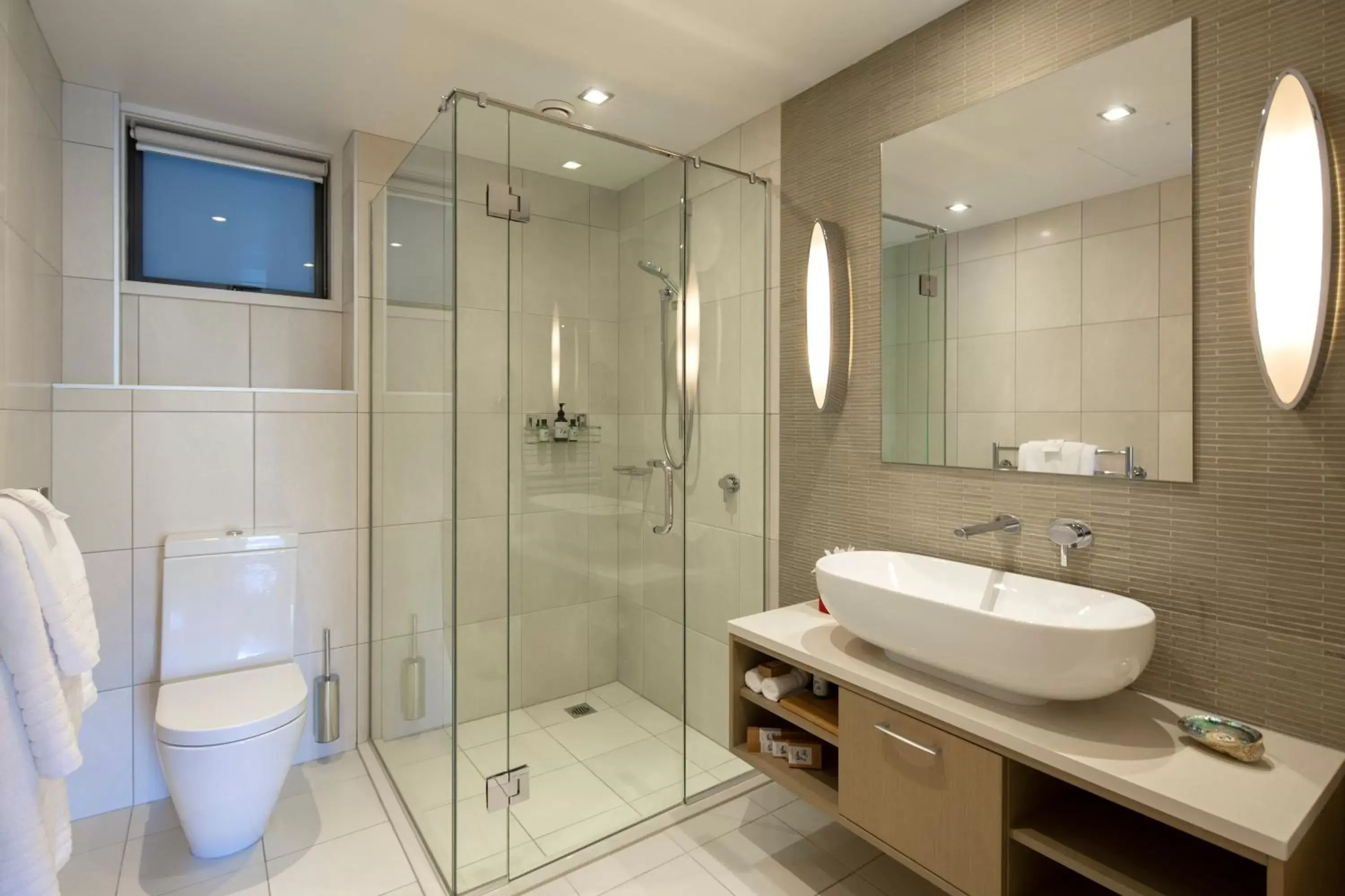 Shower, Bathroom in The Rees Hotel & Luxury Apartments