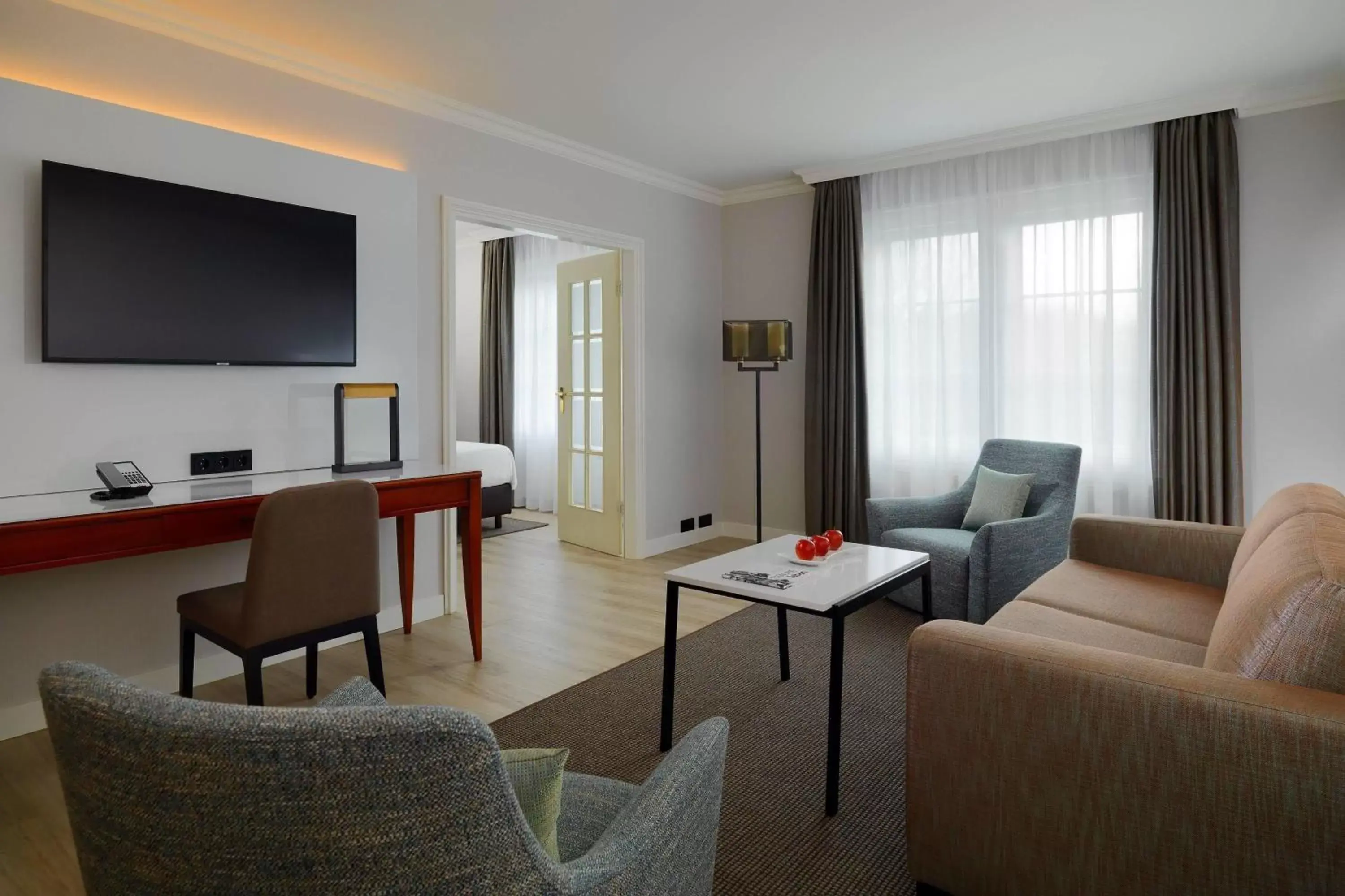 Living room, Seating Area in Courtyard by Marriott Hamburg Airport