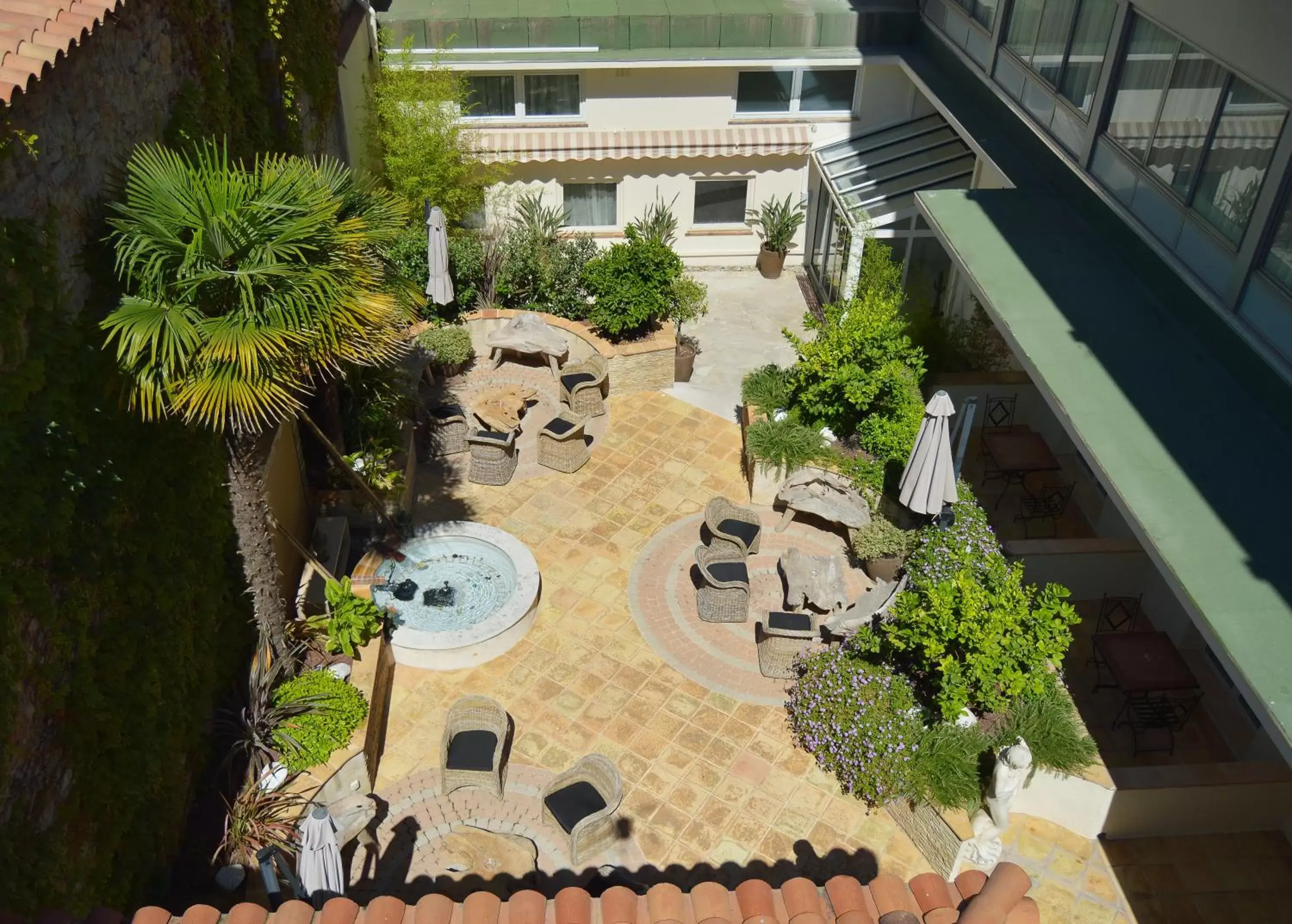 Bird's eye view in Best Western Premier Le Patio des Artistes Wellness Jacuzzi