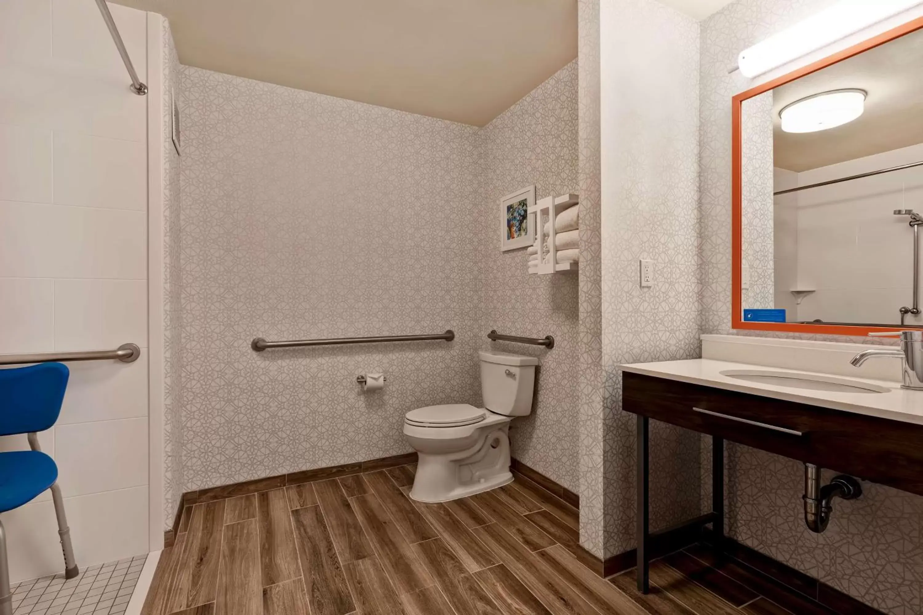 Bathroom in Hampton Inn & Suites Rohnert Park - Sonoma County
