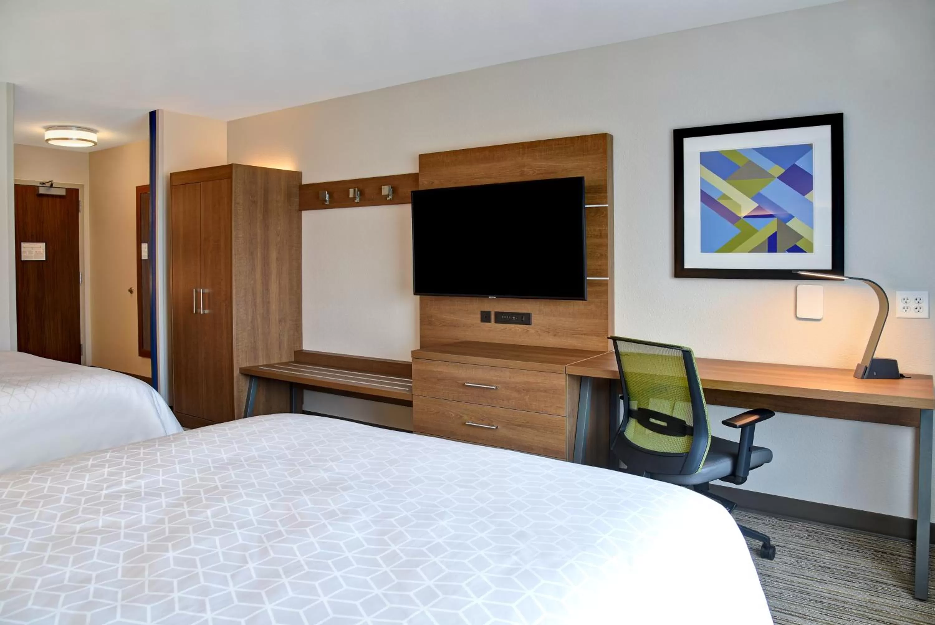 Bed in Holiday Inn Express & Suites - Ottawa by IHG