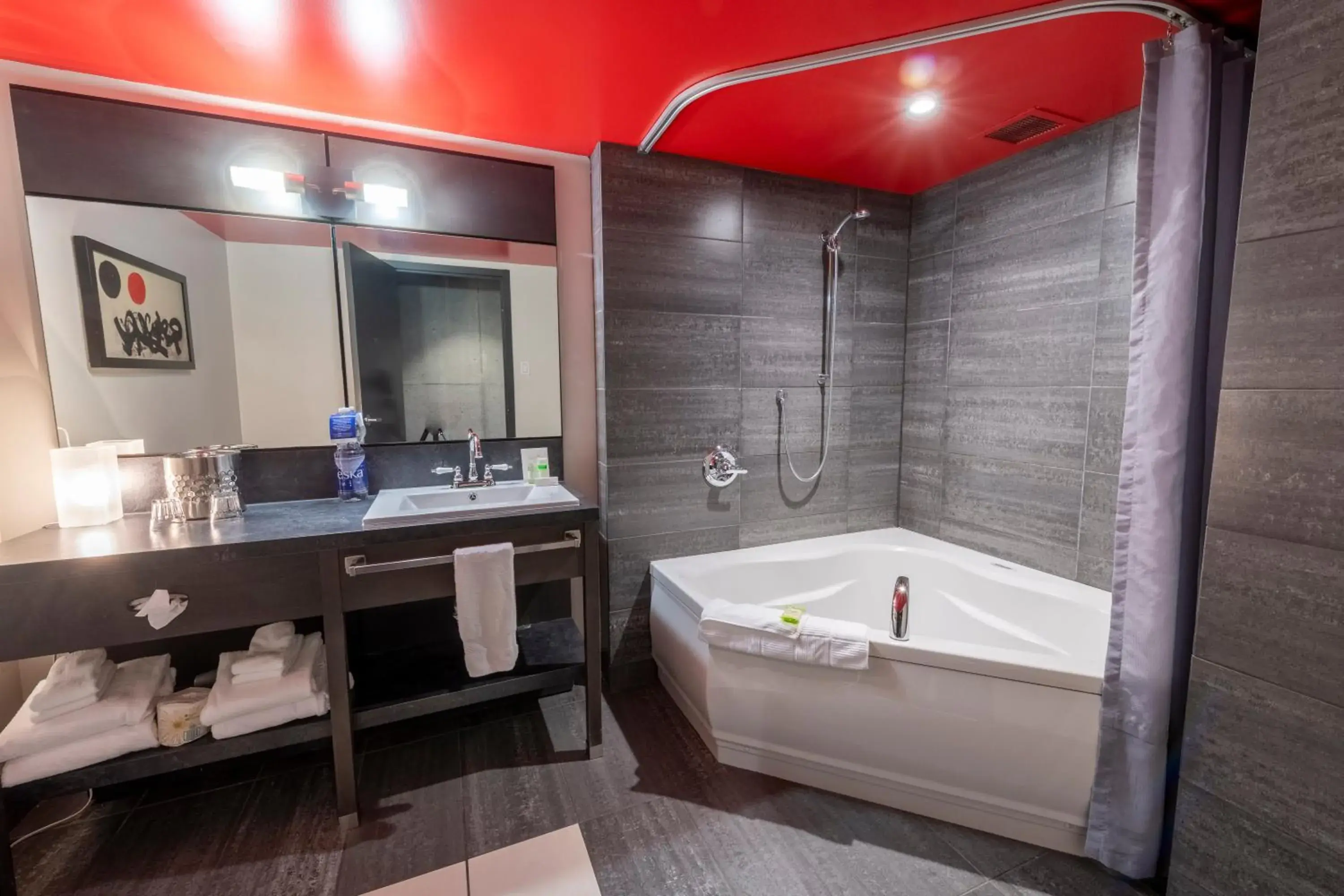 Shower, Bathroom in Grand Times Hotel - Aeroport de Quebec