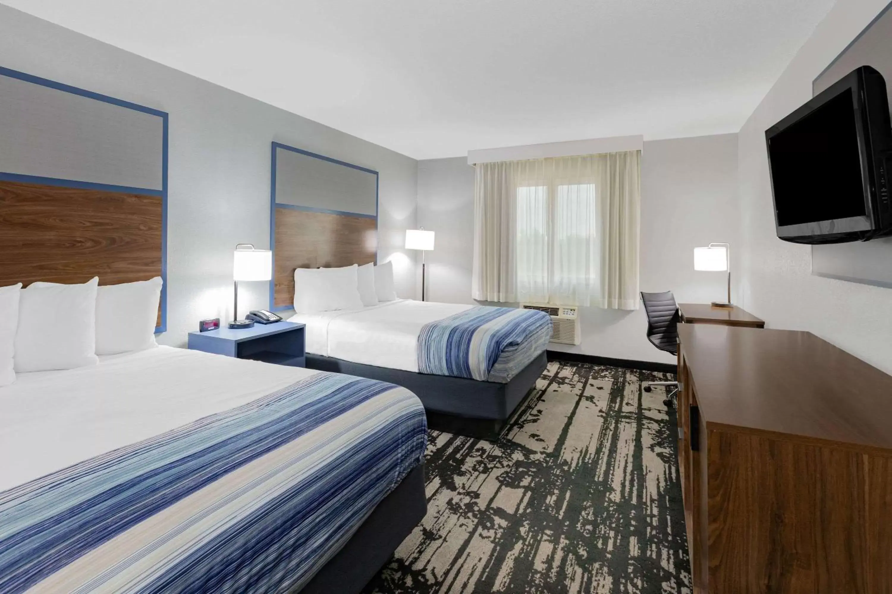 Photo of the whole room, Bed in AmericInn by Wyndham Pella