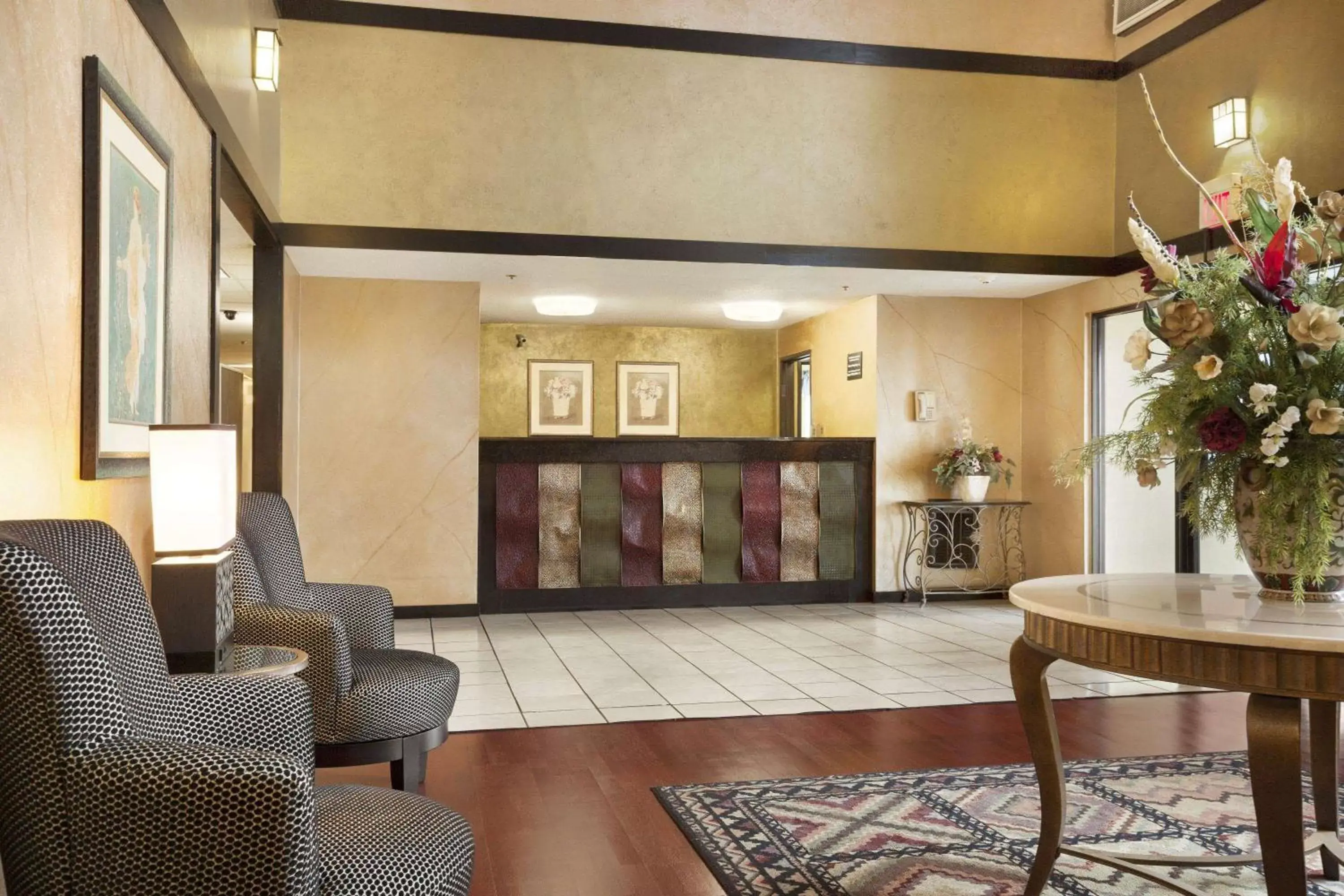 Lobby or reception, Lobby/Reception in Super 8 by Wyndham Milwaukee Airport