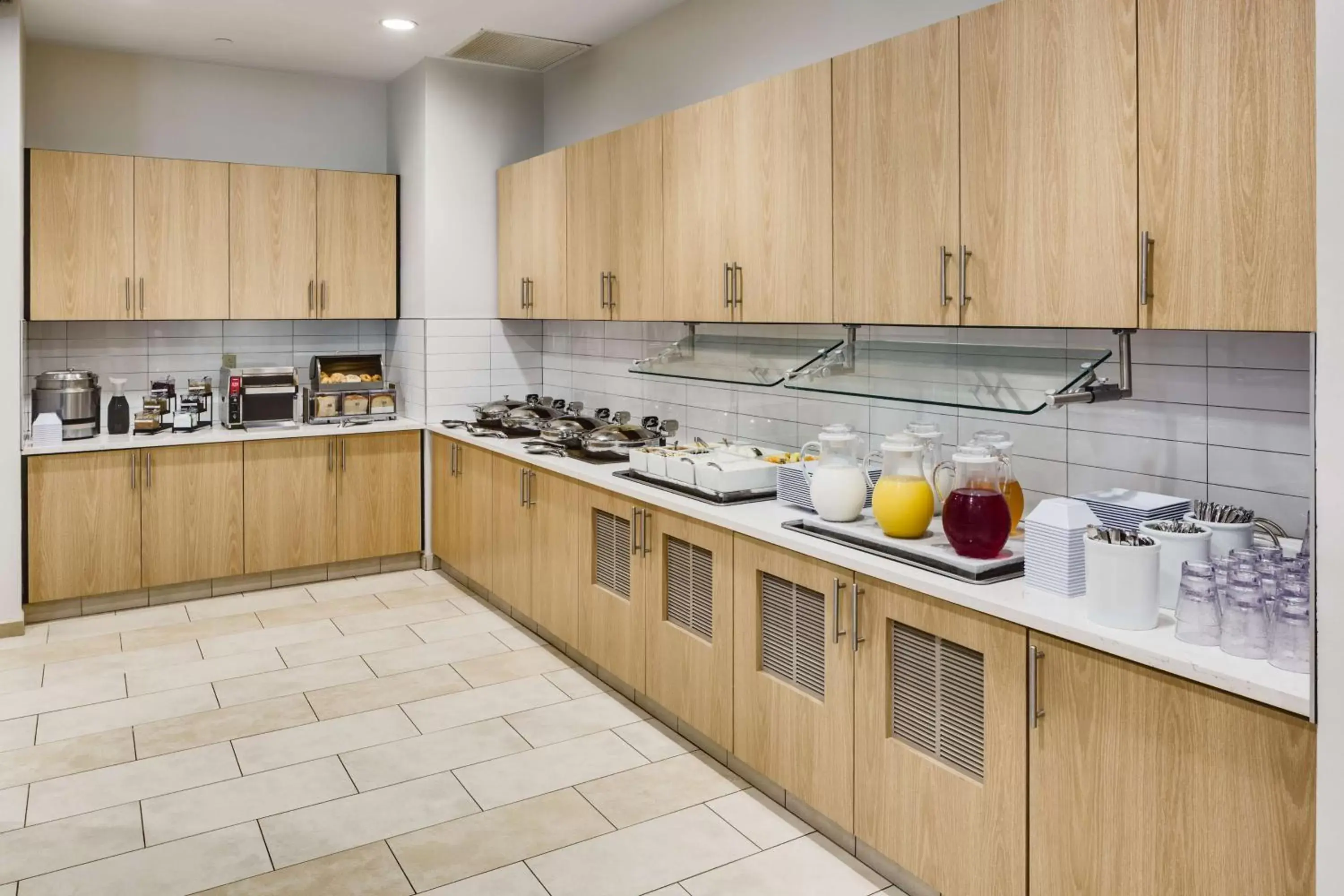 Kitchen/Kitchenette in Hyatt House Hartford North/Windsor